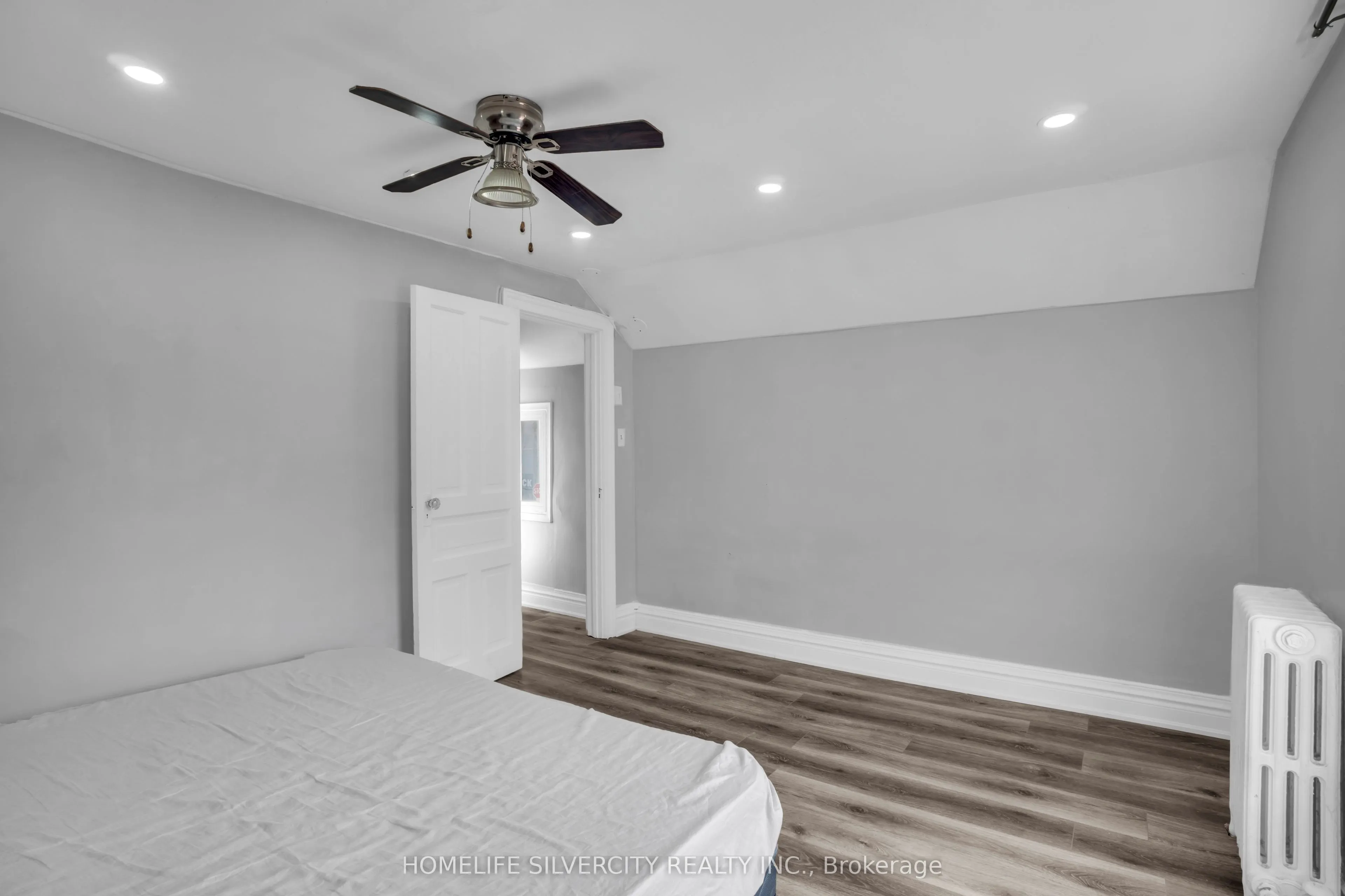 5 Pine Street S