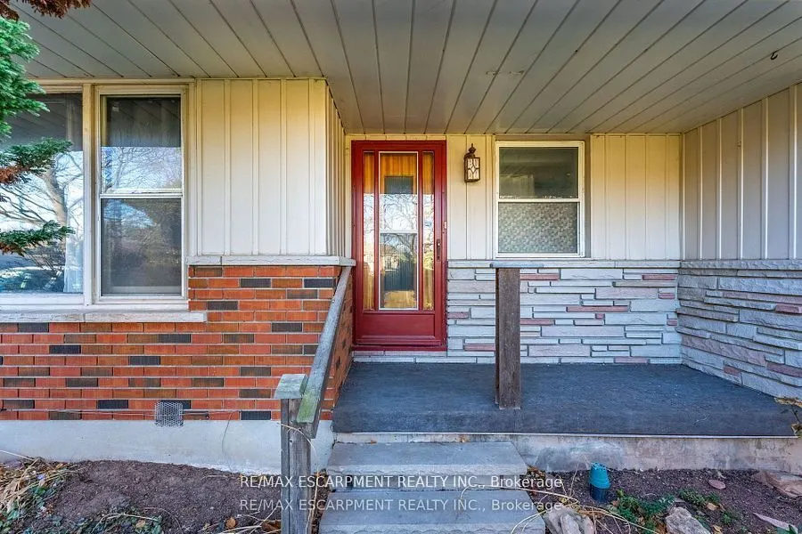 246 Main Street E