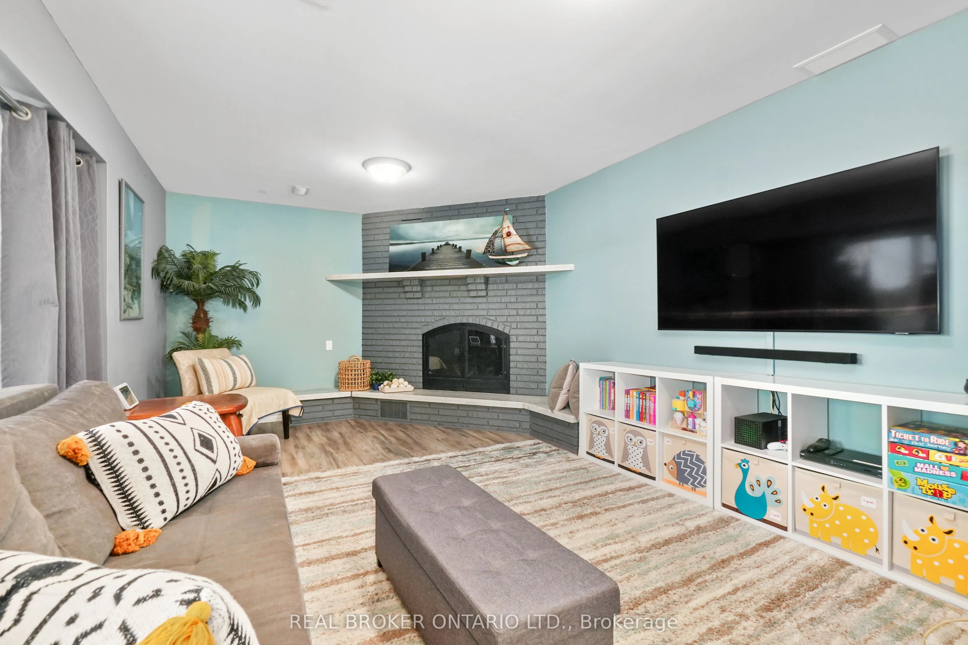 102 Fleming Bay Road N