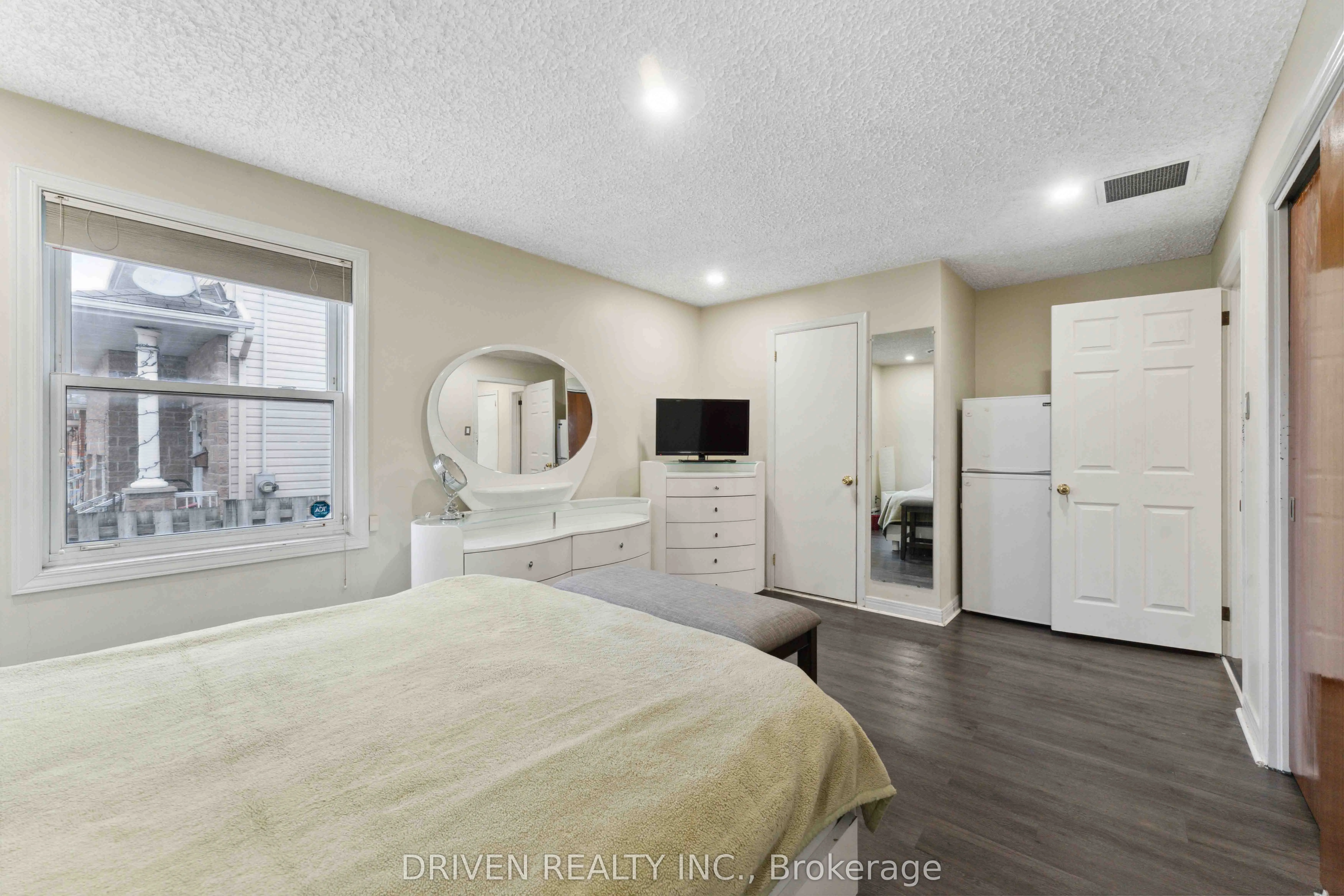 1266 Walkley Road