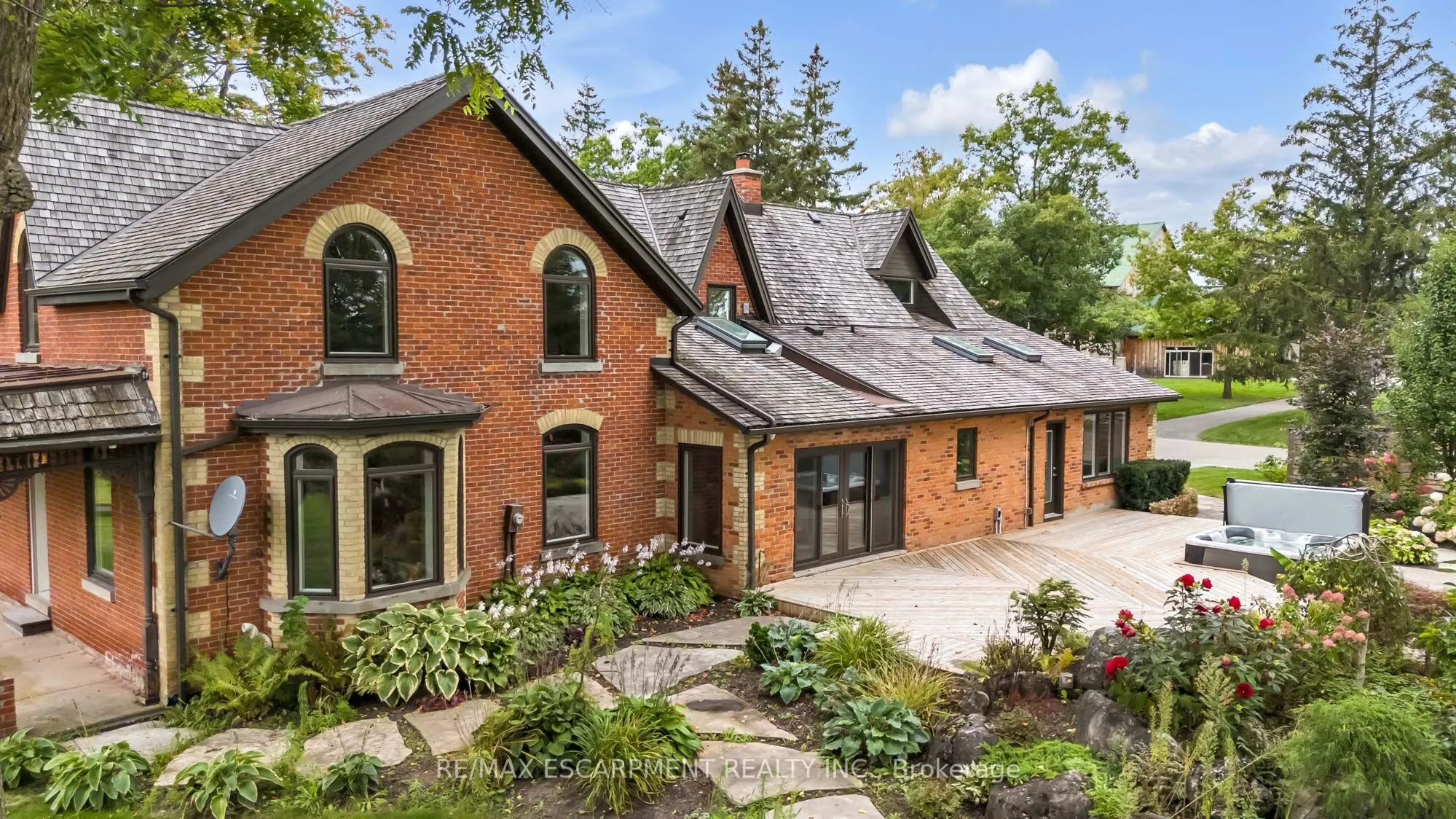 1399 Safari Road