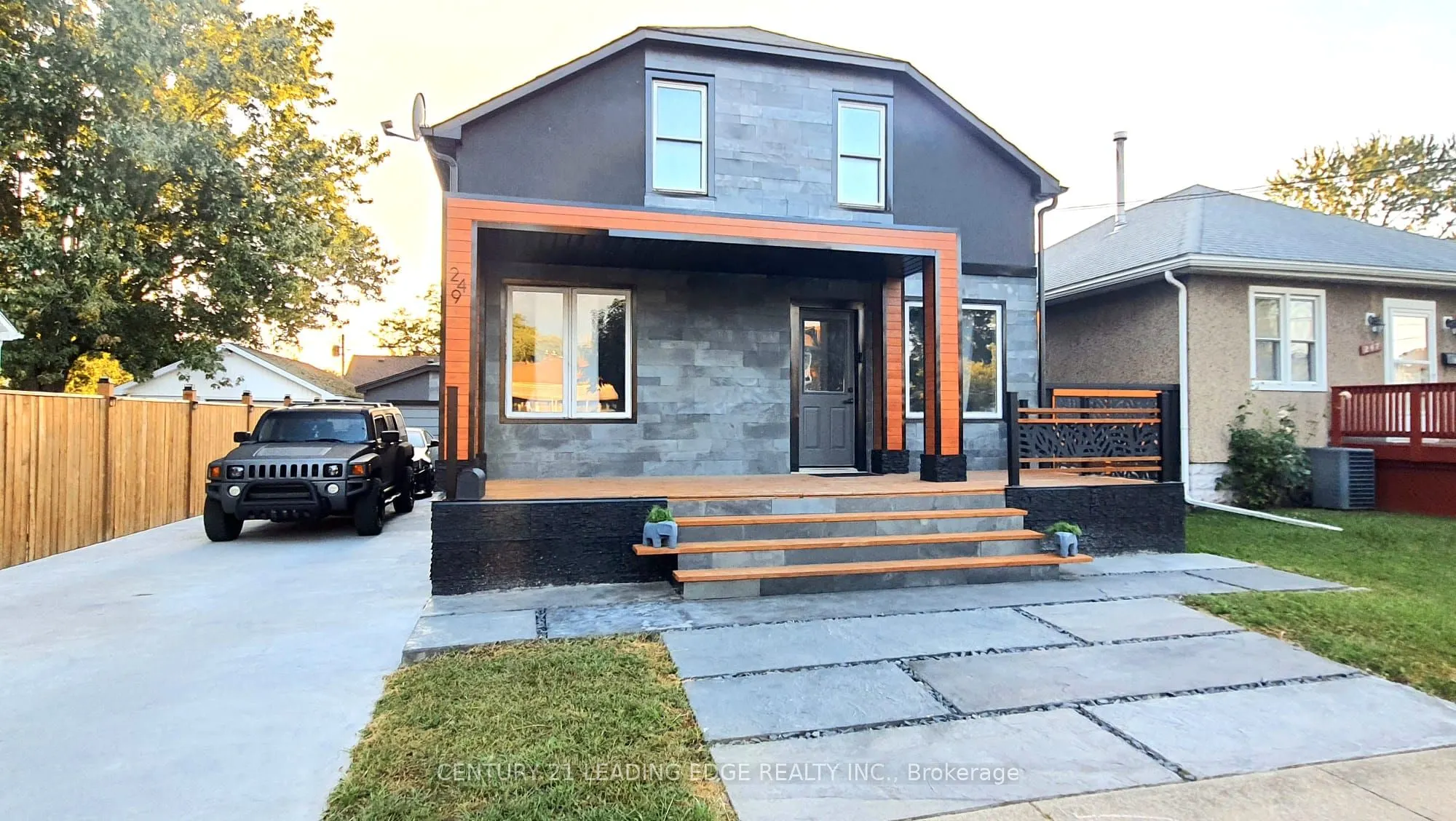 249 Wallace Avenue S