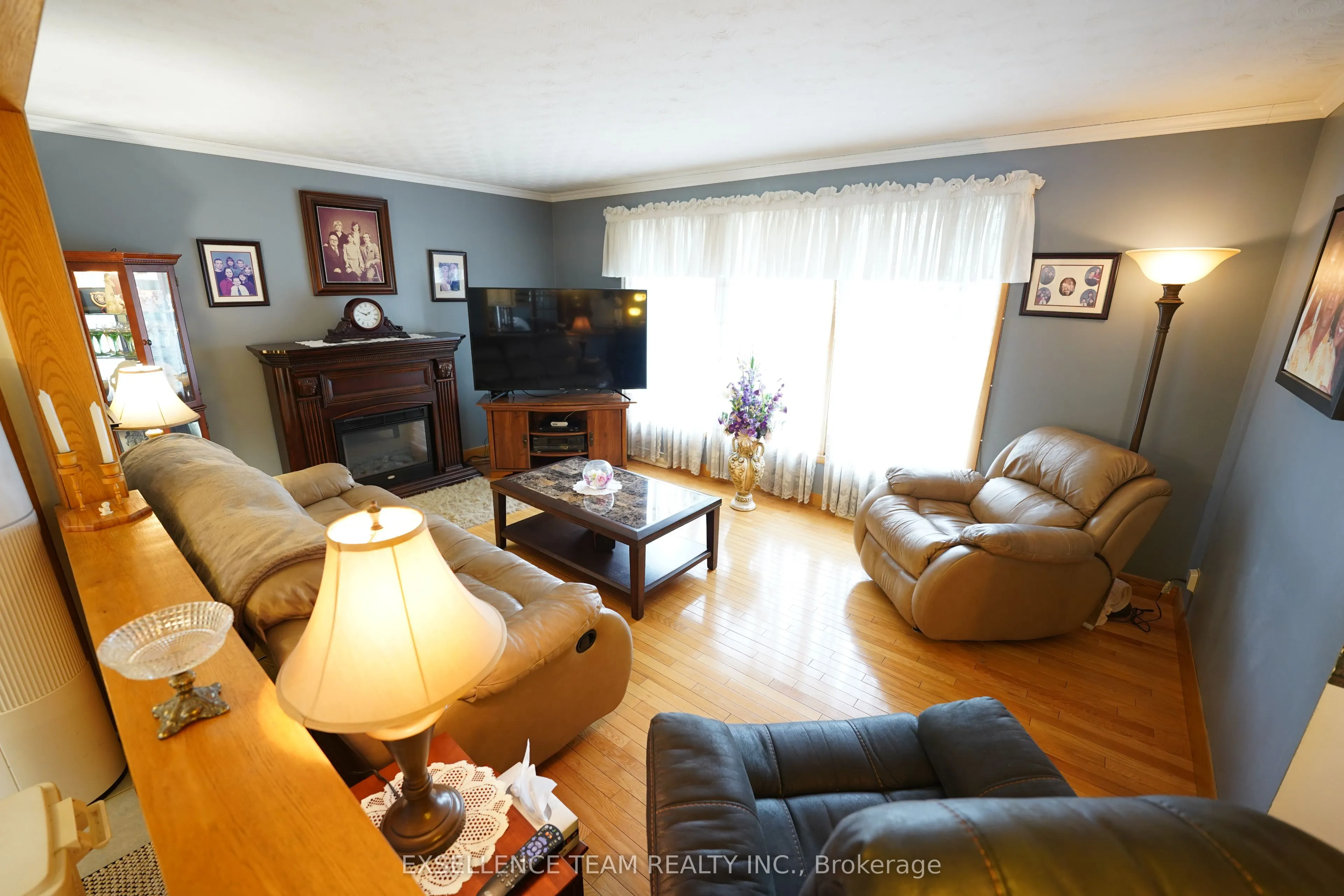1212 Brodeur Street