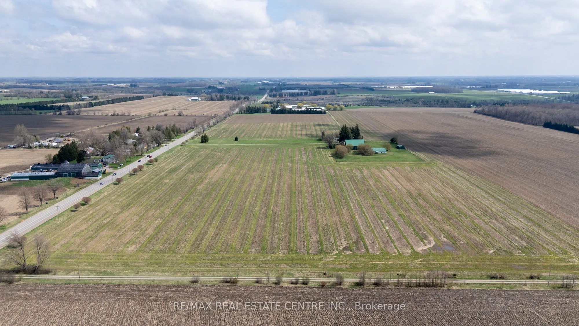 6374 Wellington Road 7 Centre