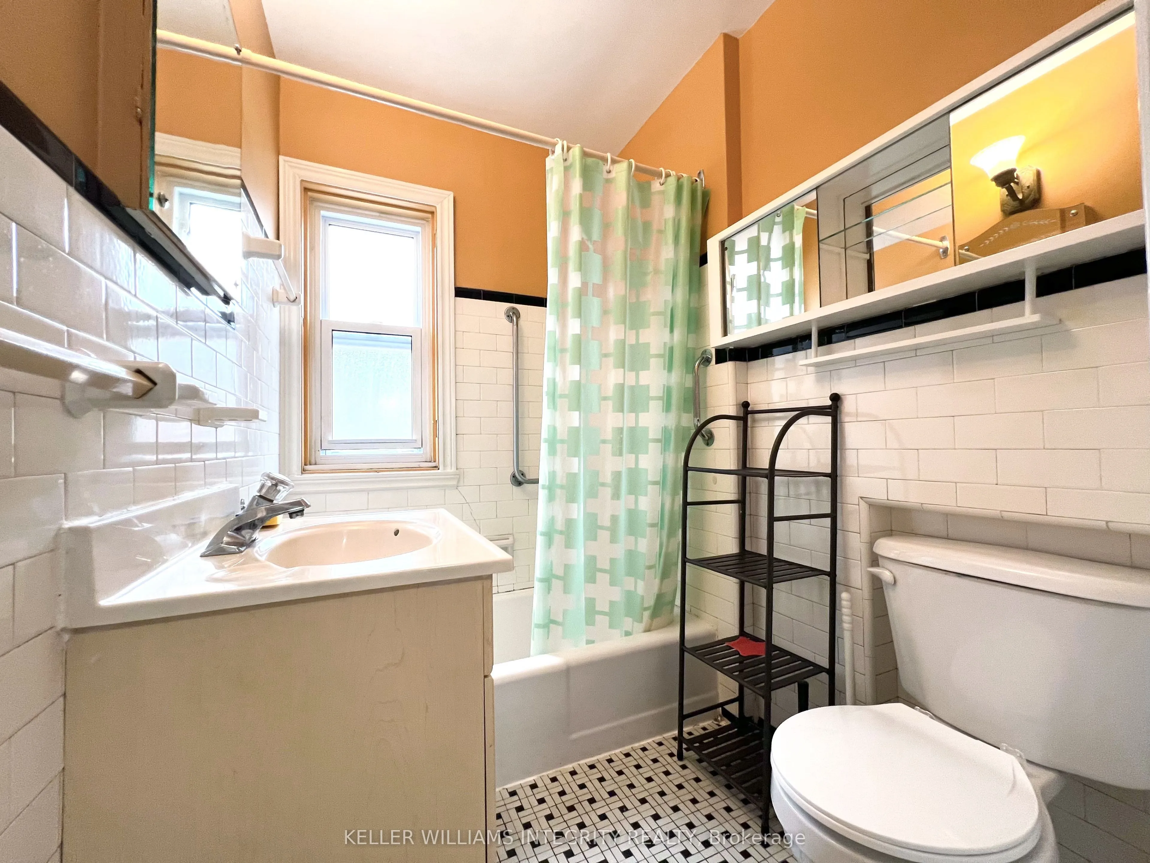 831 Bronson Avenue, #3