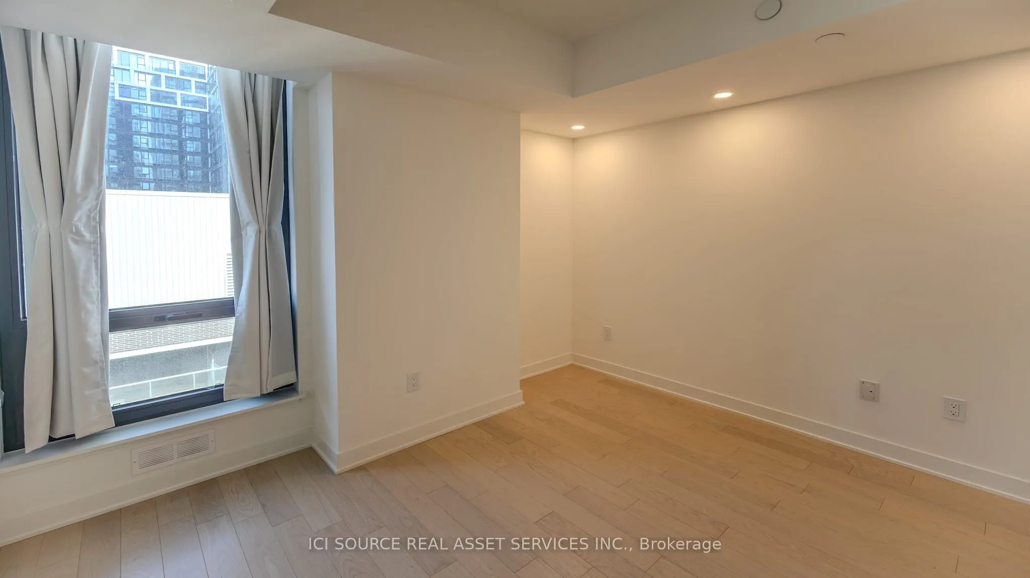 340 Queen Street, #1110
