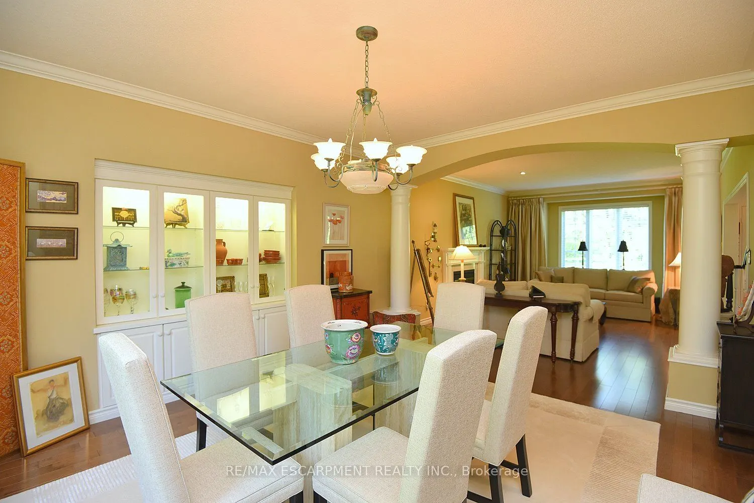 712 ROBSON Road