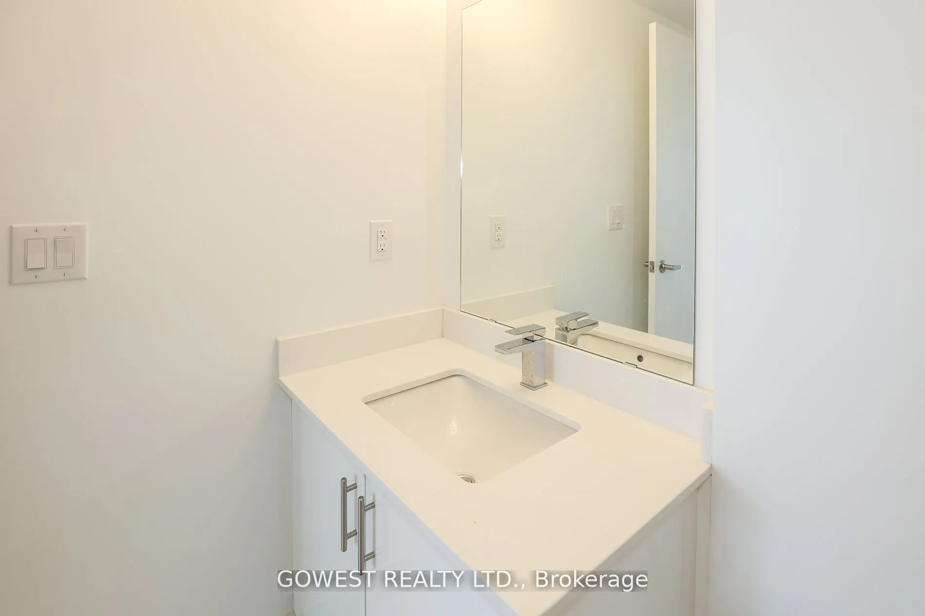 550 North Service Road, #705