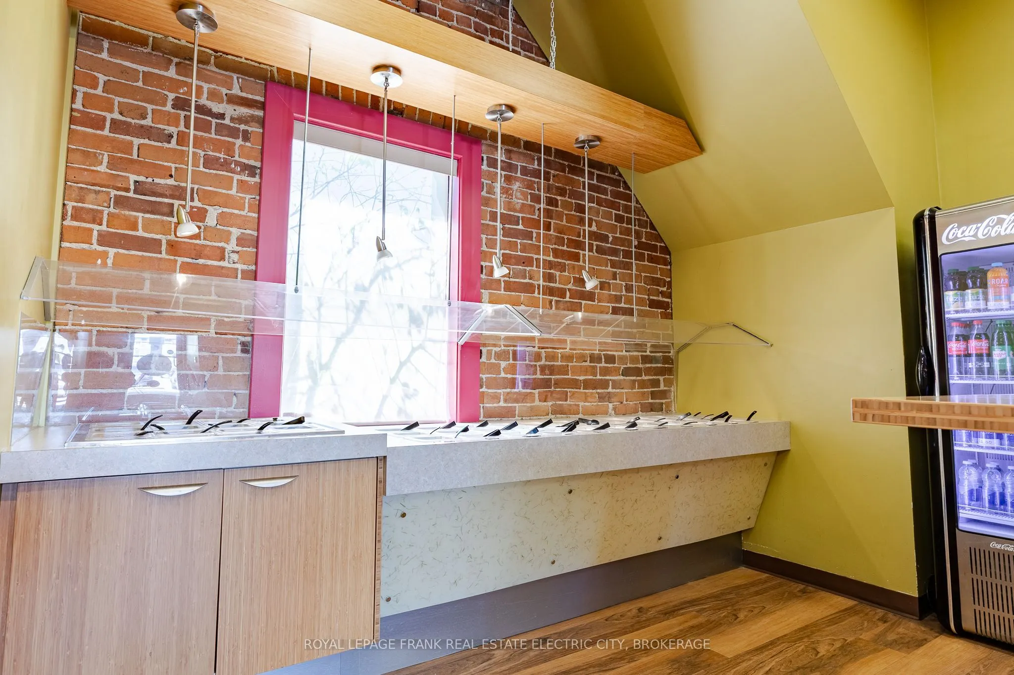 188 Hunter Street W, #8