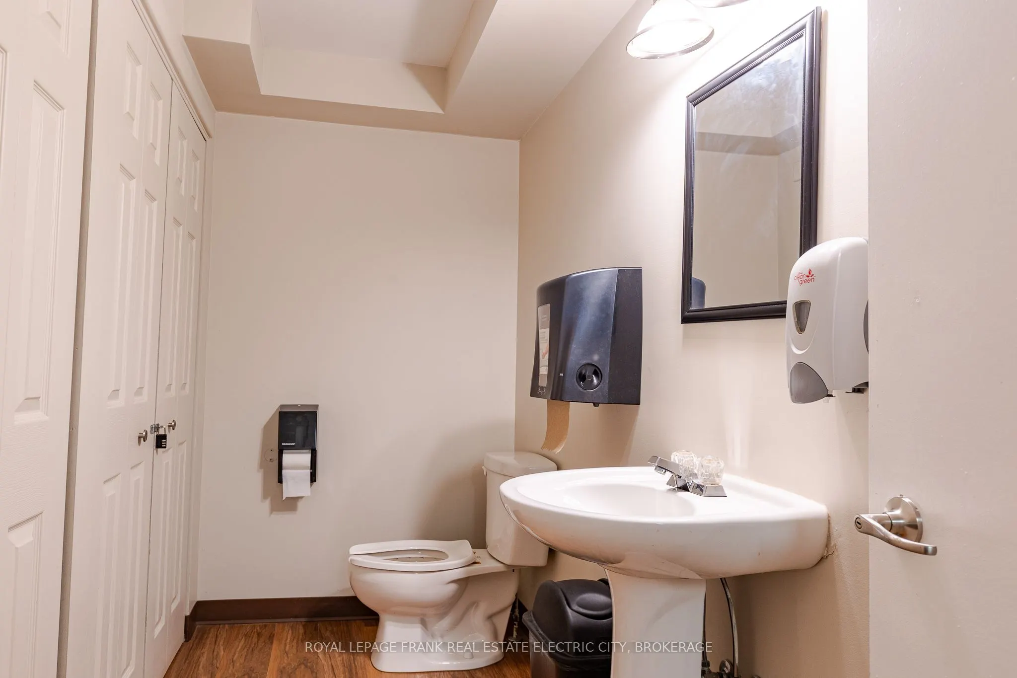 188 Hunter Street W, #8