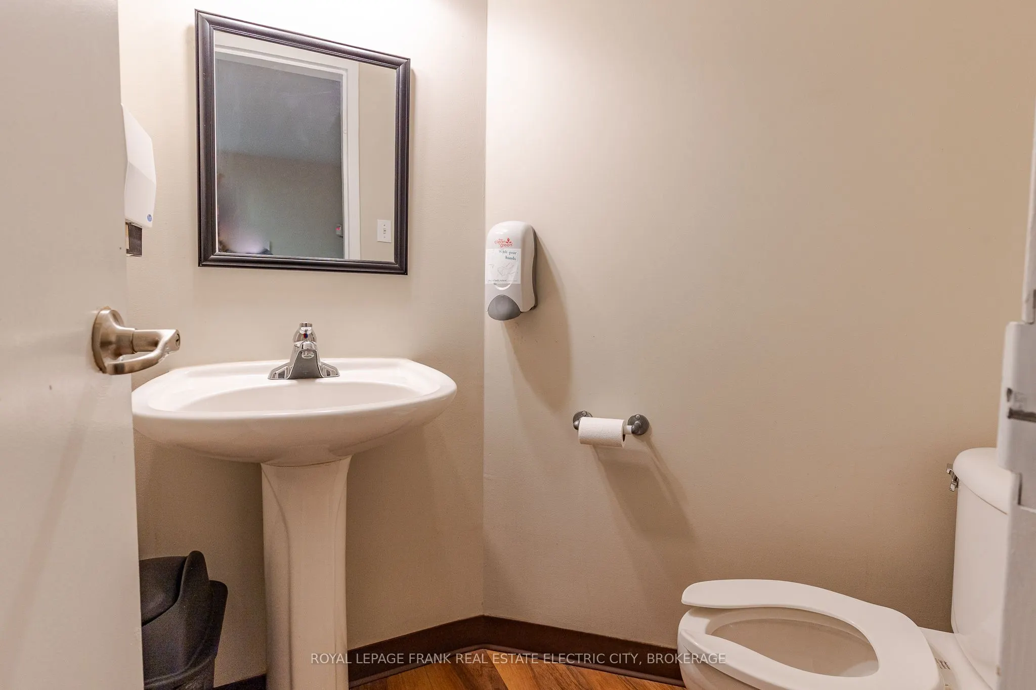 188 Hunter Street W, #8