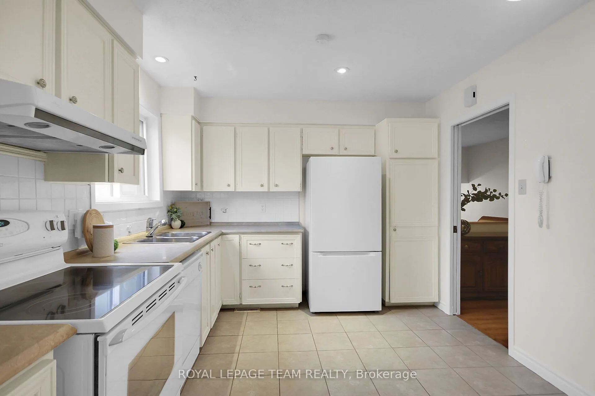 6 Meadowmist Court, #12
