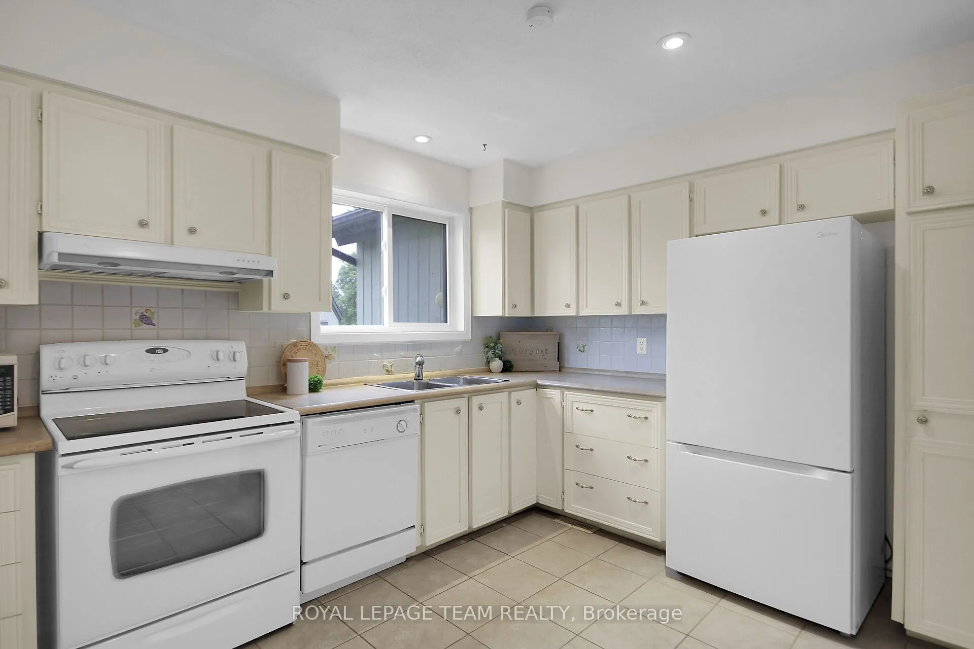 6 Meadowmist Court, #12