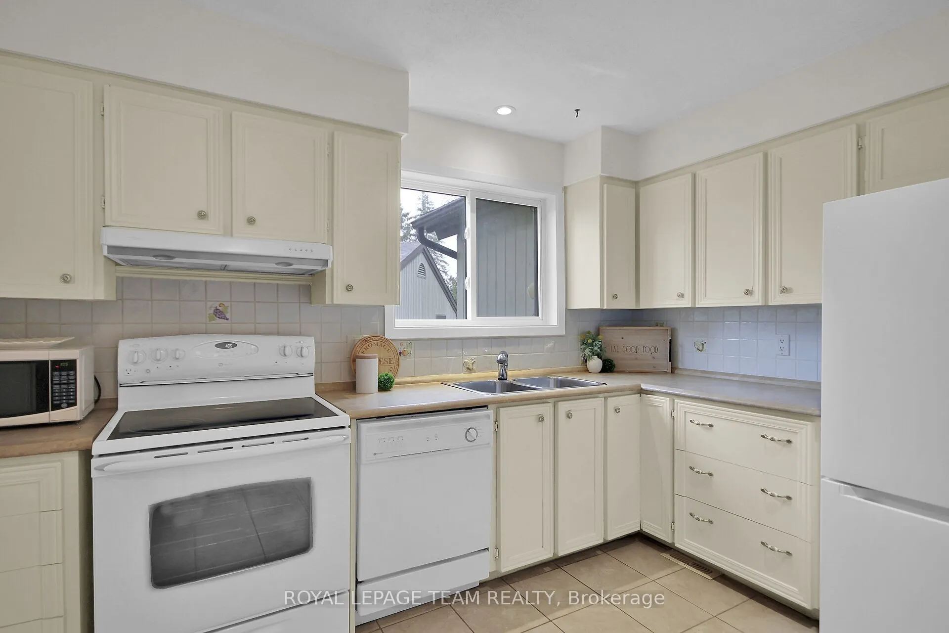 6 Meadowmist Court, #12
