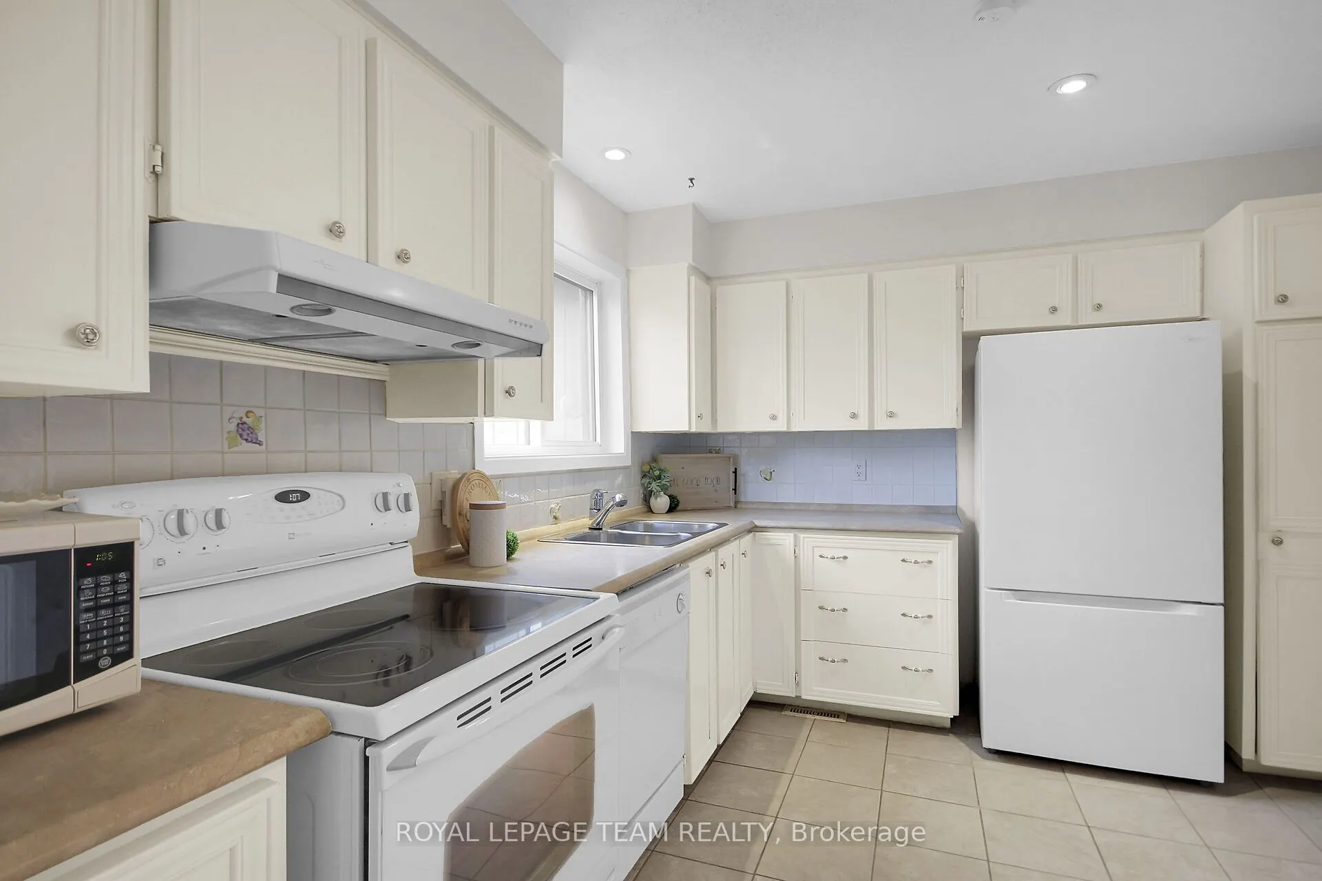 6 Meadowmist Court, #12