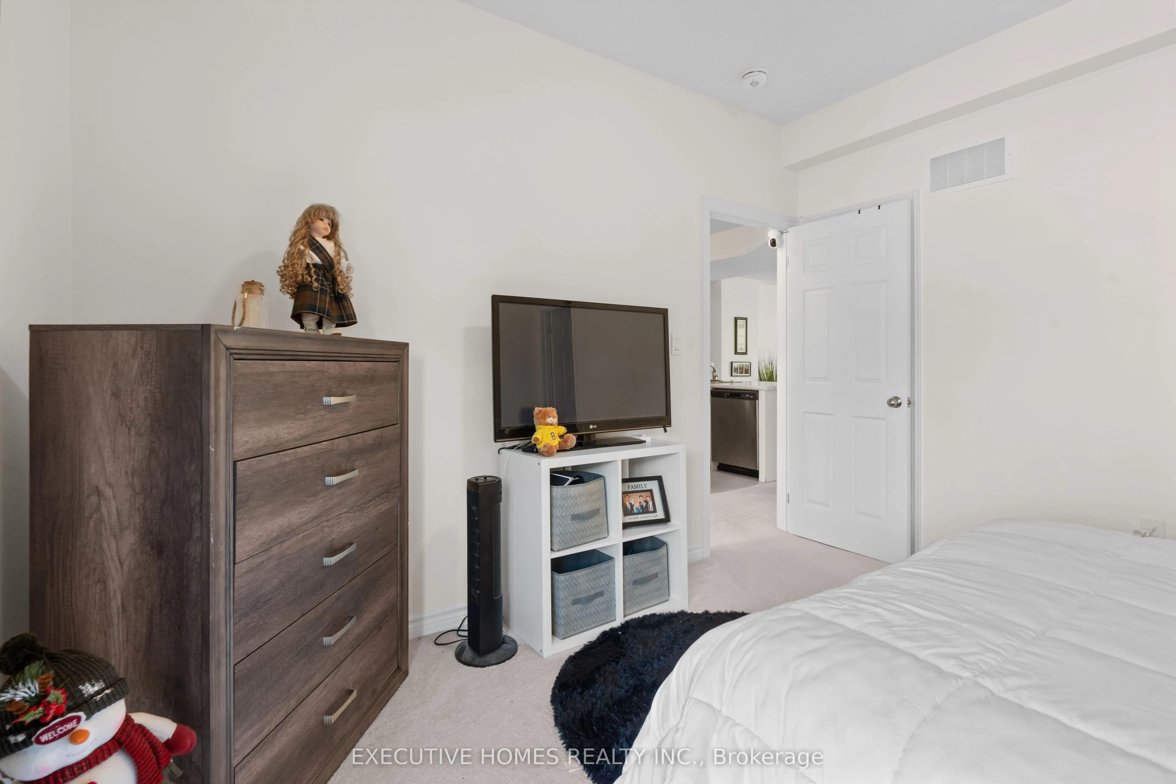 383 Dundas Street E, #74