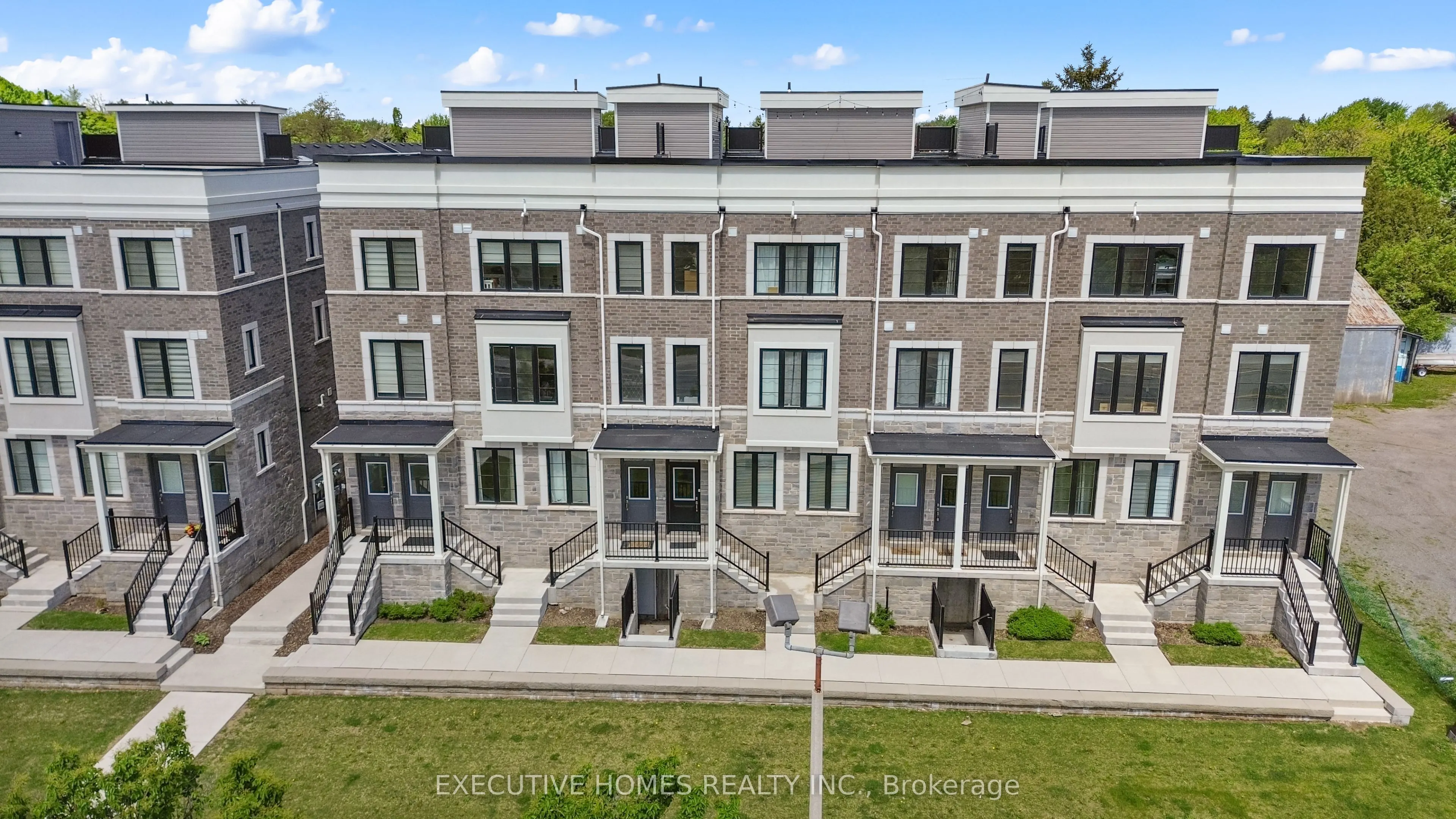 383 Dundas Street E, #74