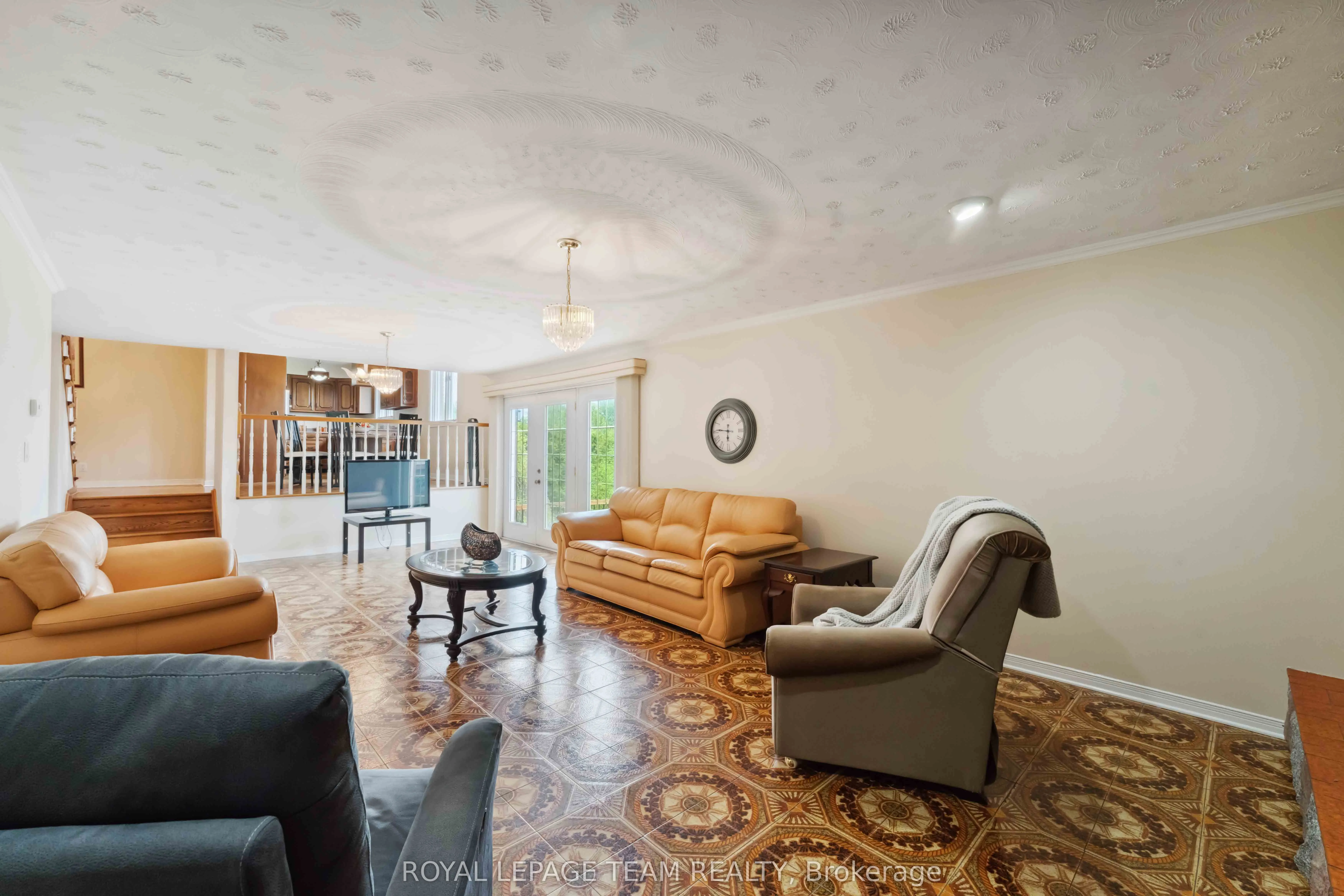 12 Queen Anne Crescent