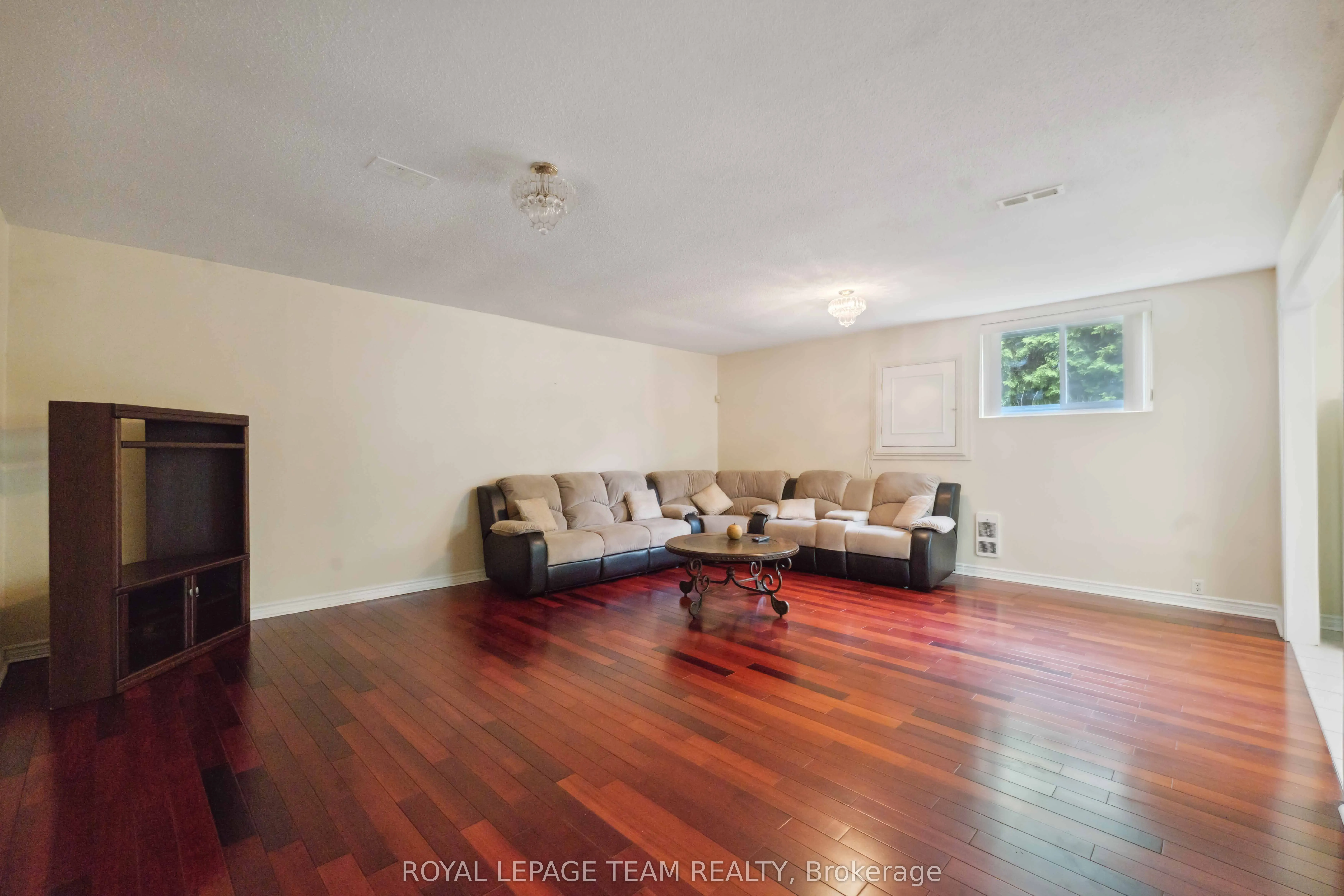 12 Queen Anne Crescent