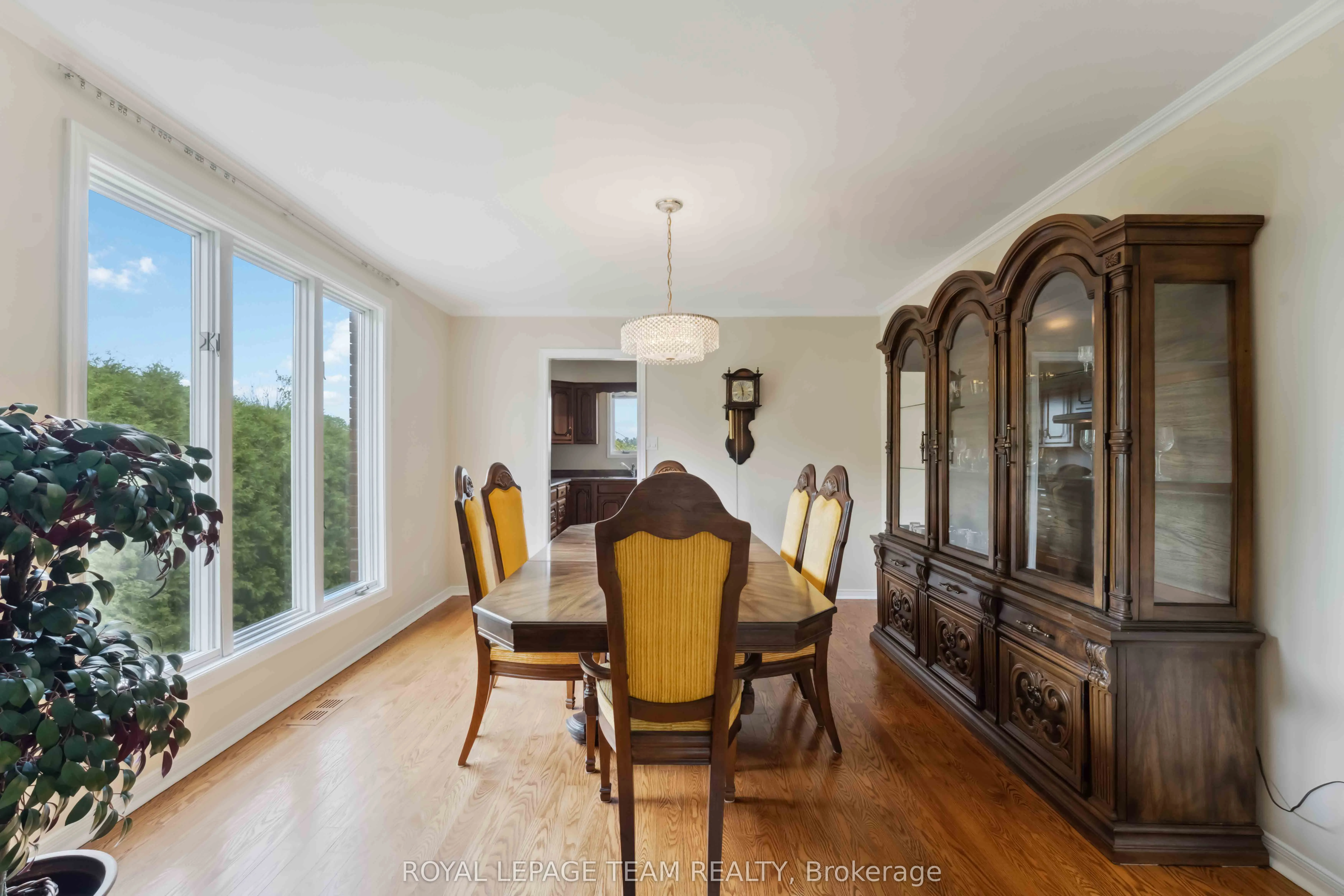 12 Queen Anne Crescent