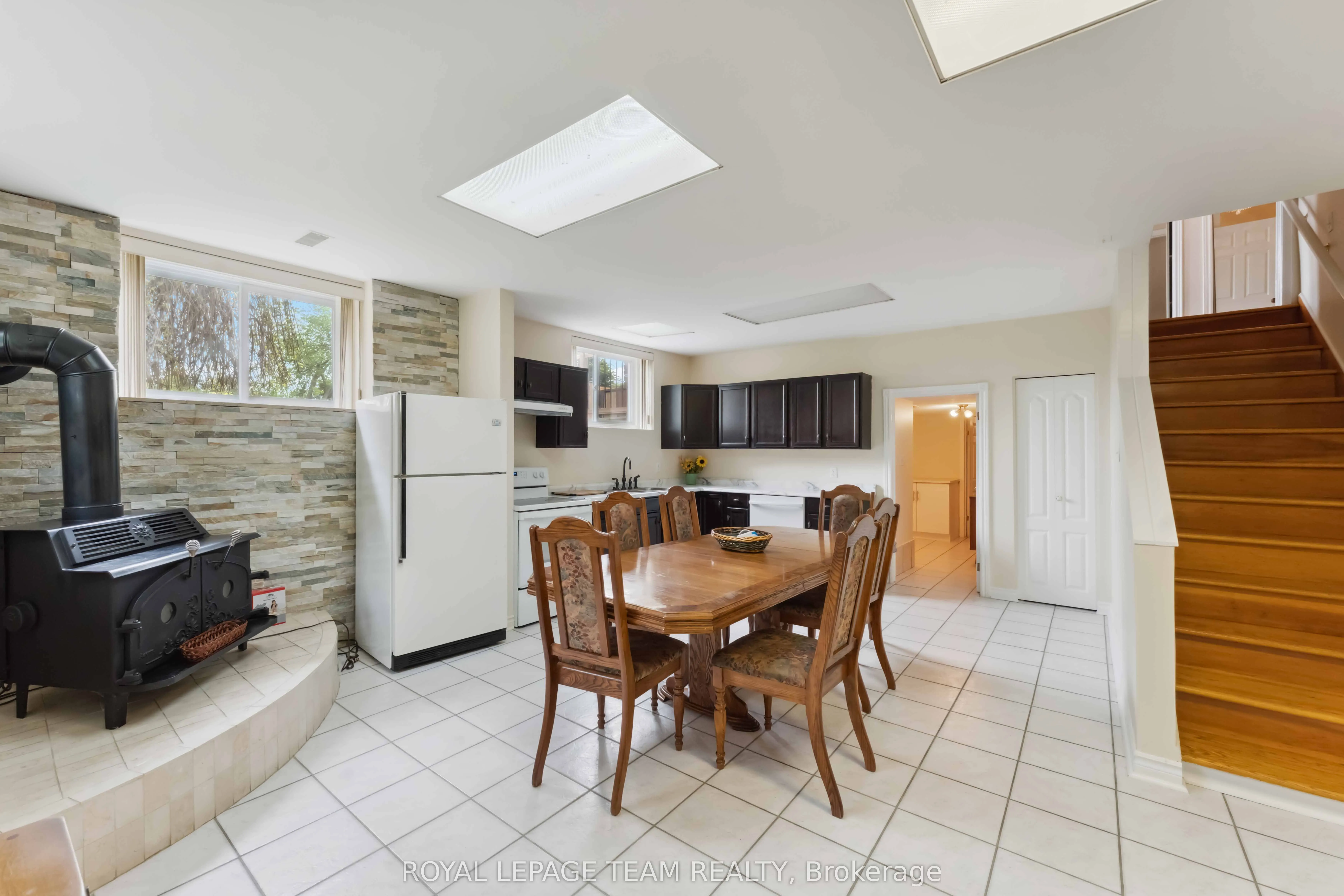 12 Queen Anne Crescent