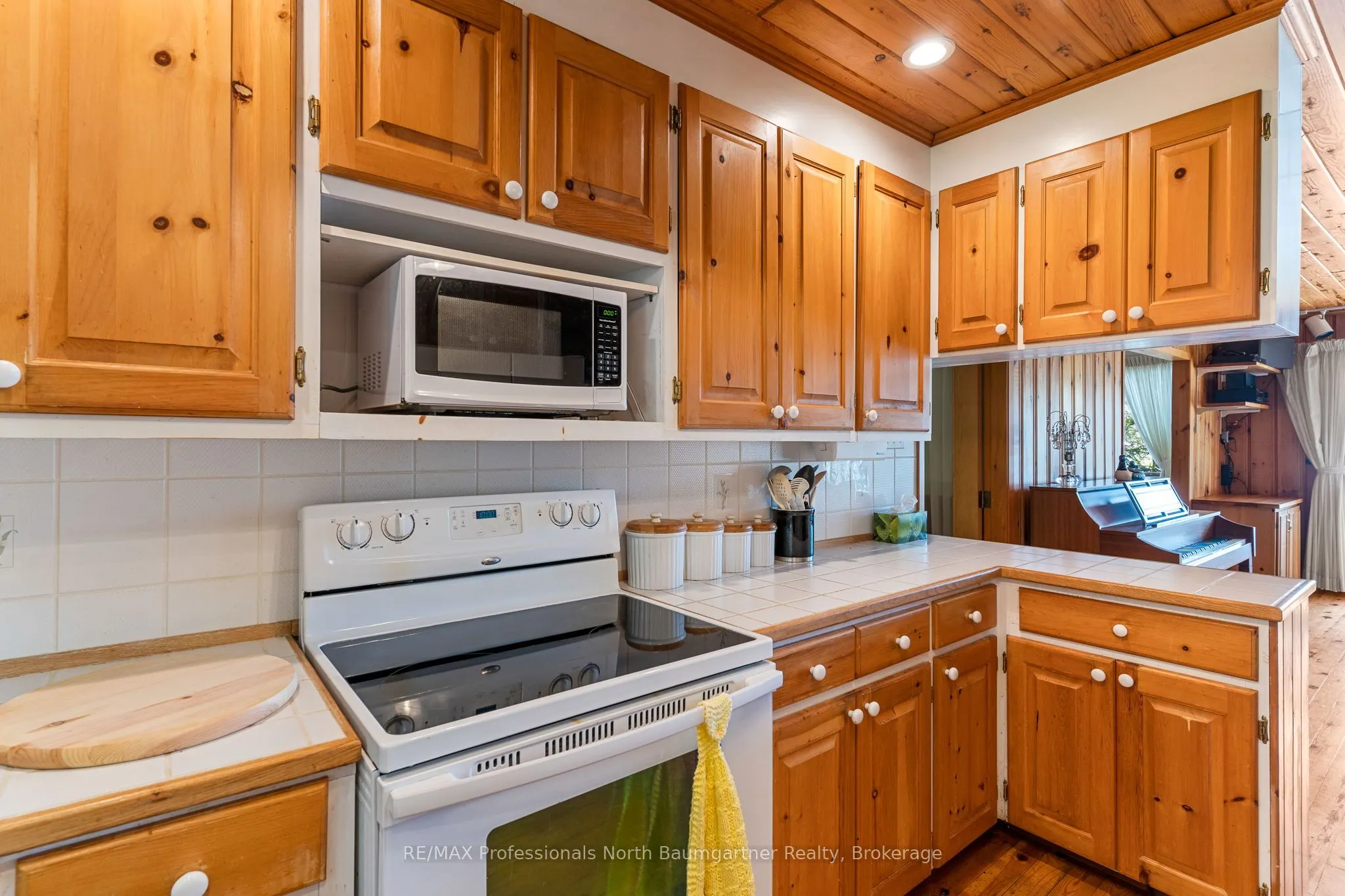 6469 Kennisis Lake Road