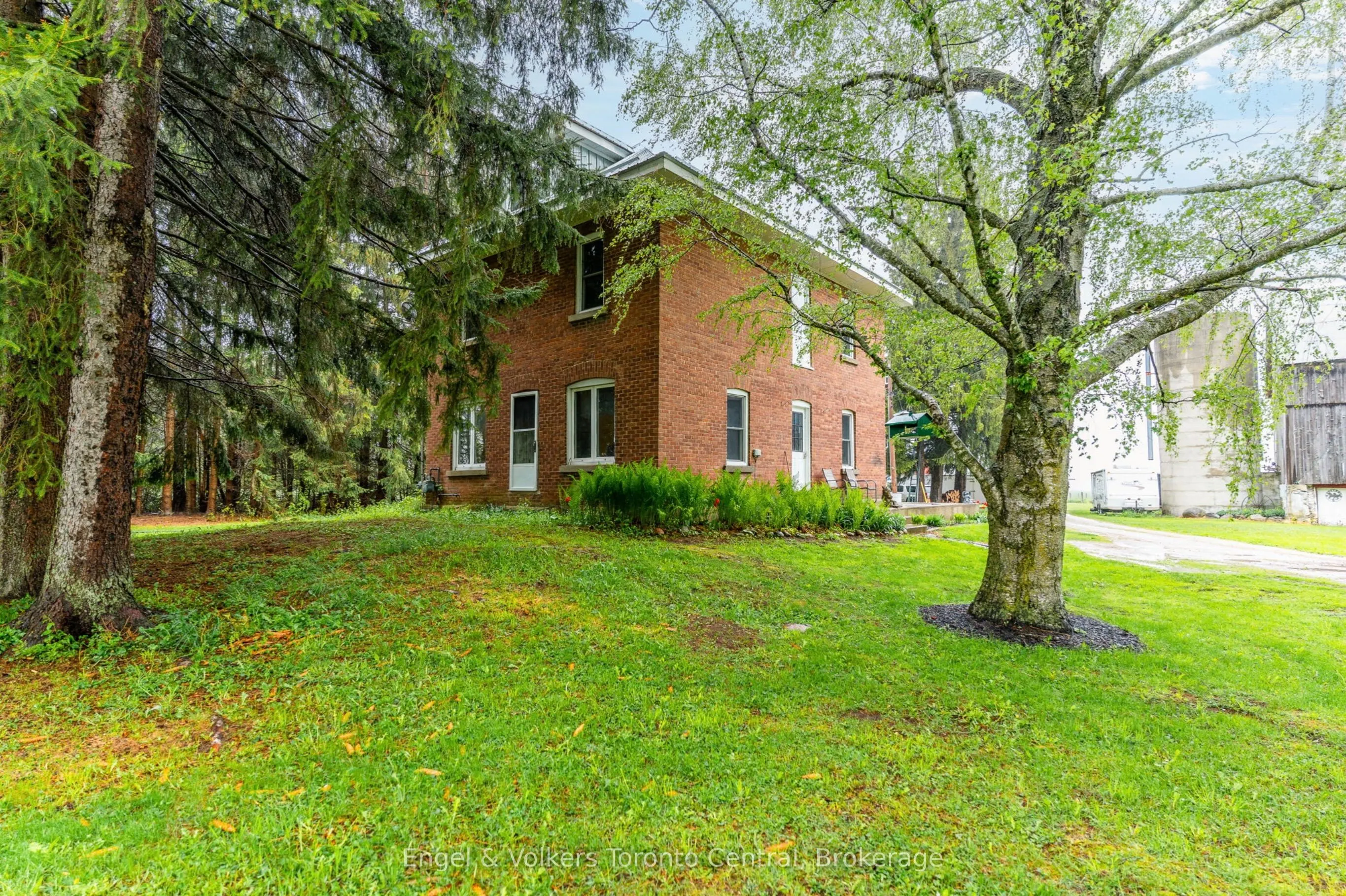 145693 Grey Rd 12 Road