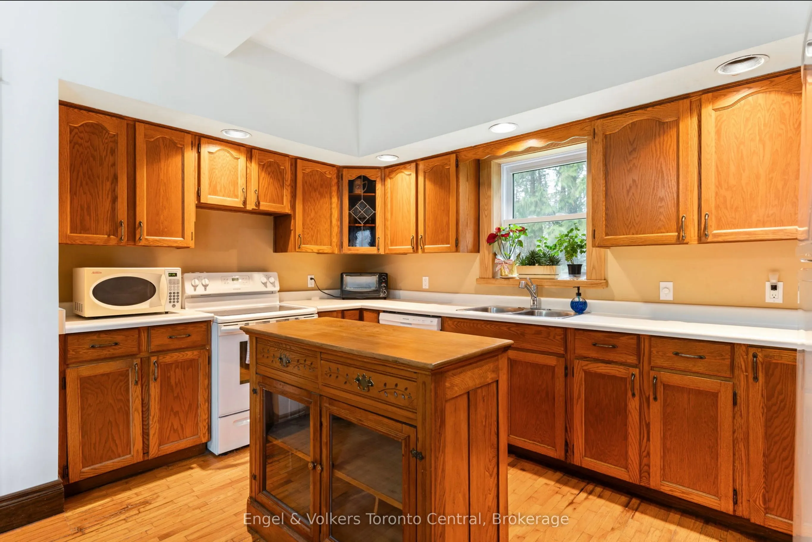 145693 Grey Rd 12 Road