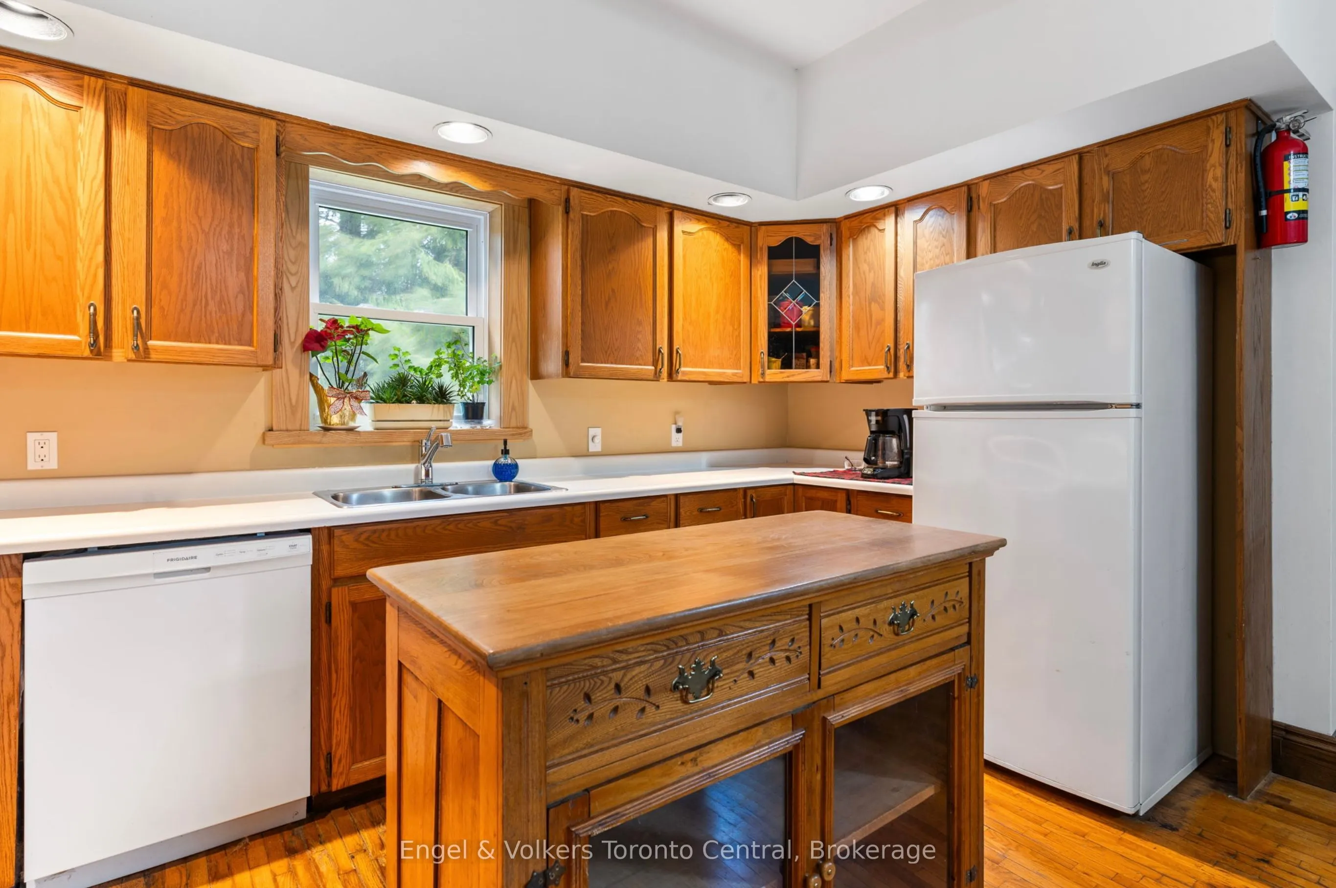 145693 Grey Rd 12 Road