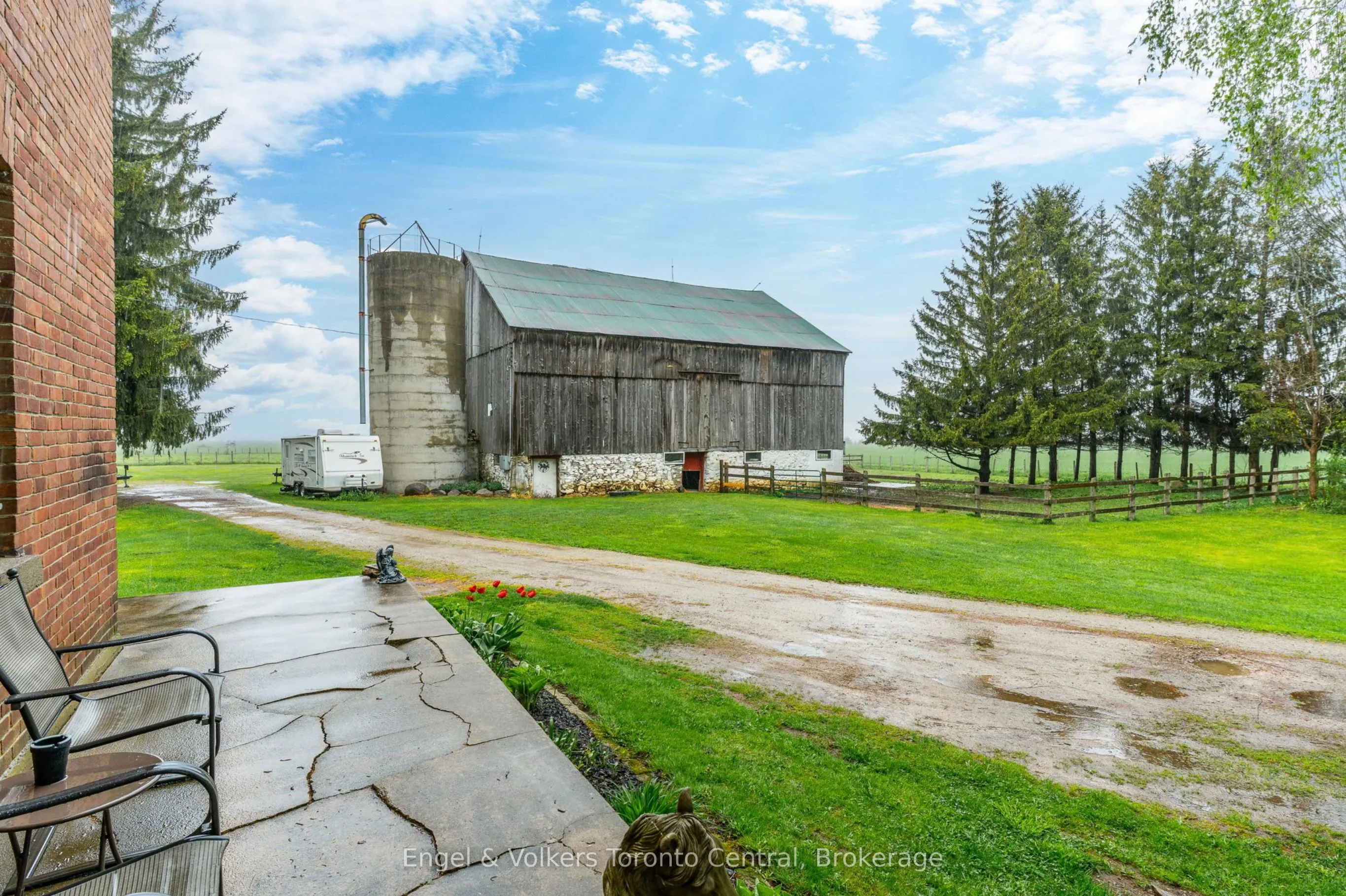 145693 Grey Rd 12 Road