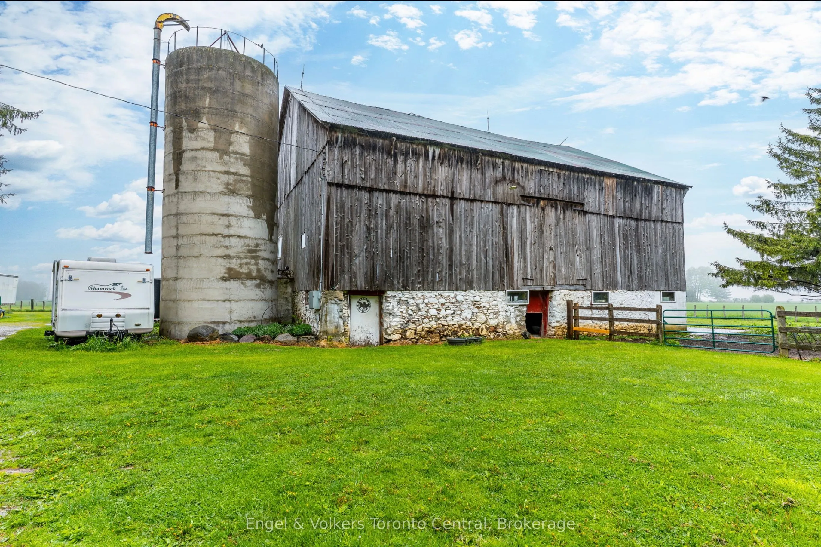 145693 Grey Rd 12 Road