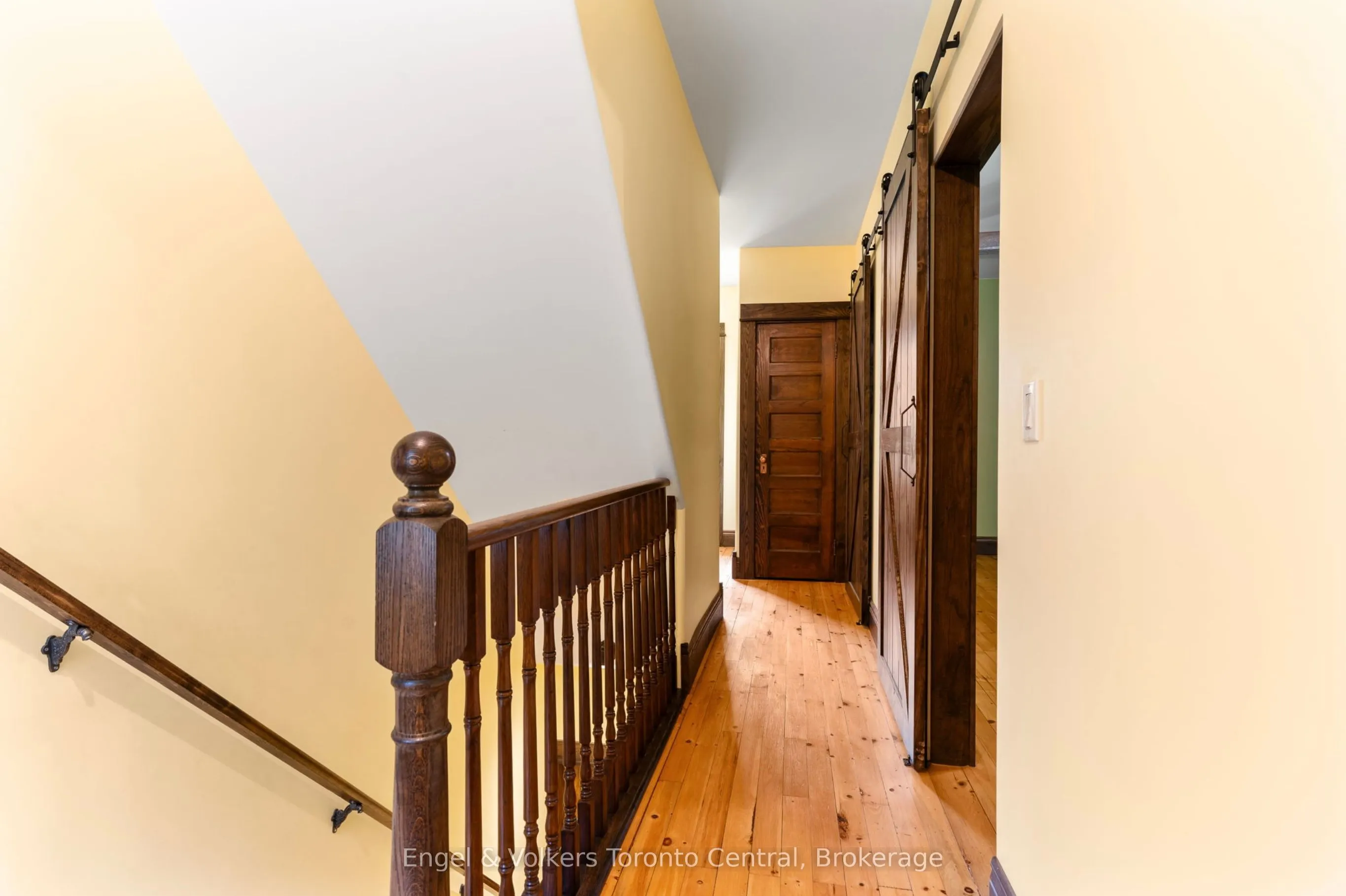 145693 Grey Rd 12 Road