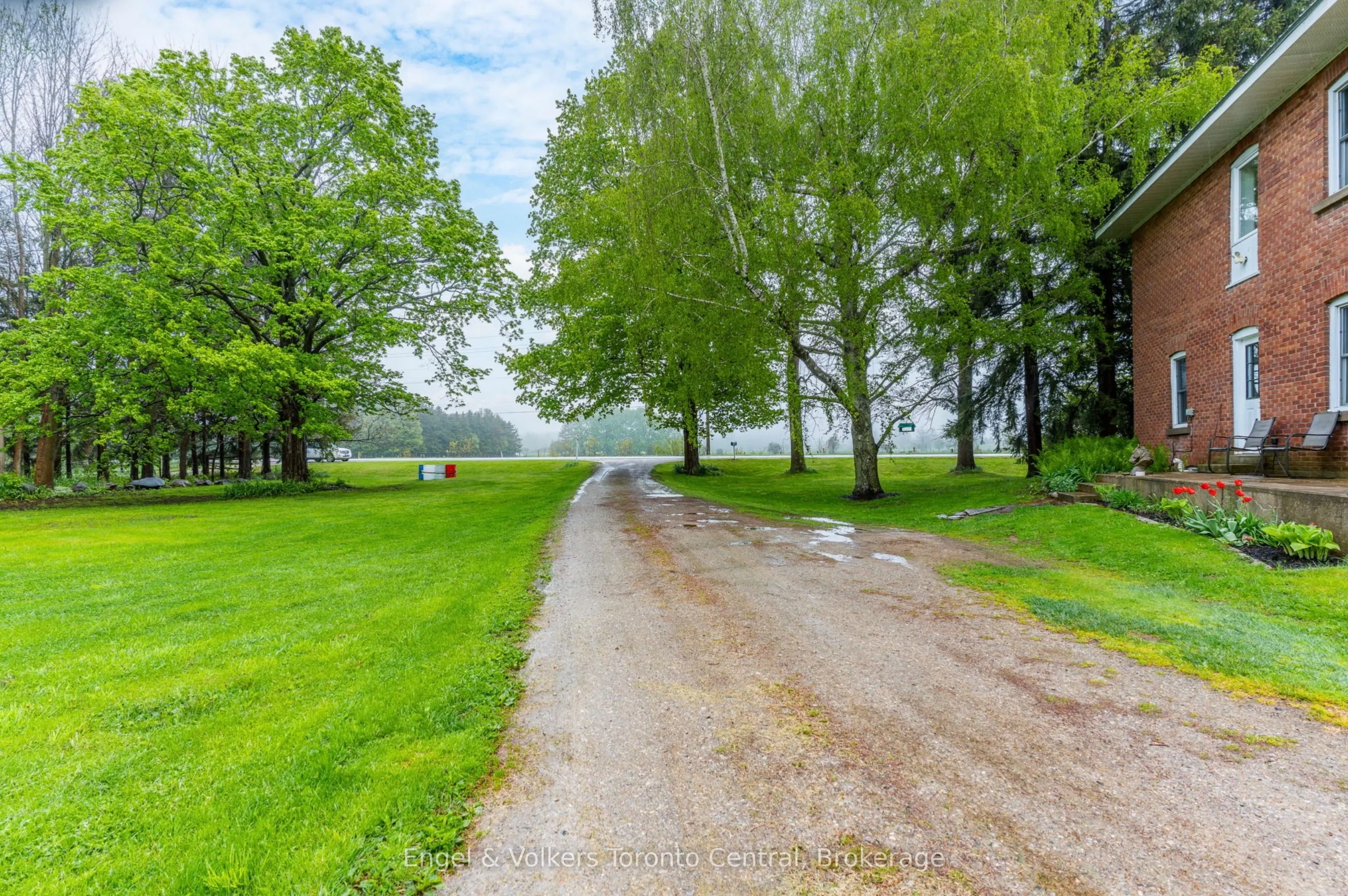 145693 Grey Rd 12 Road