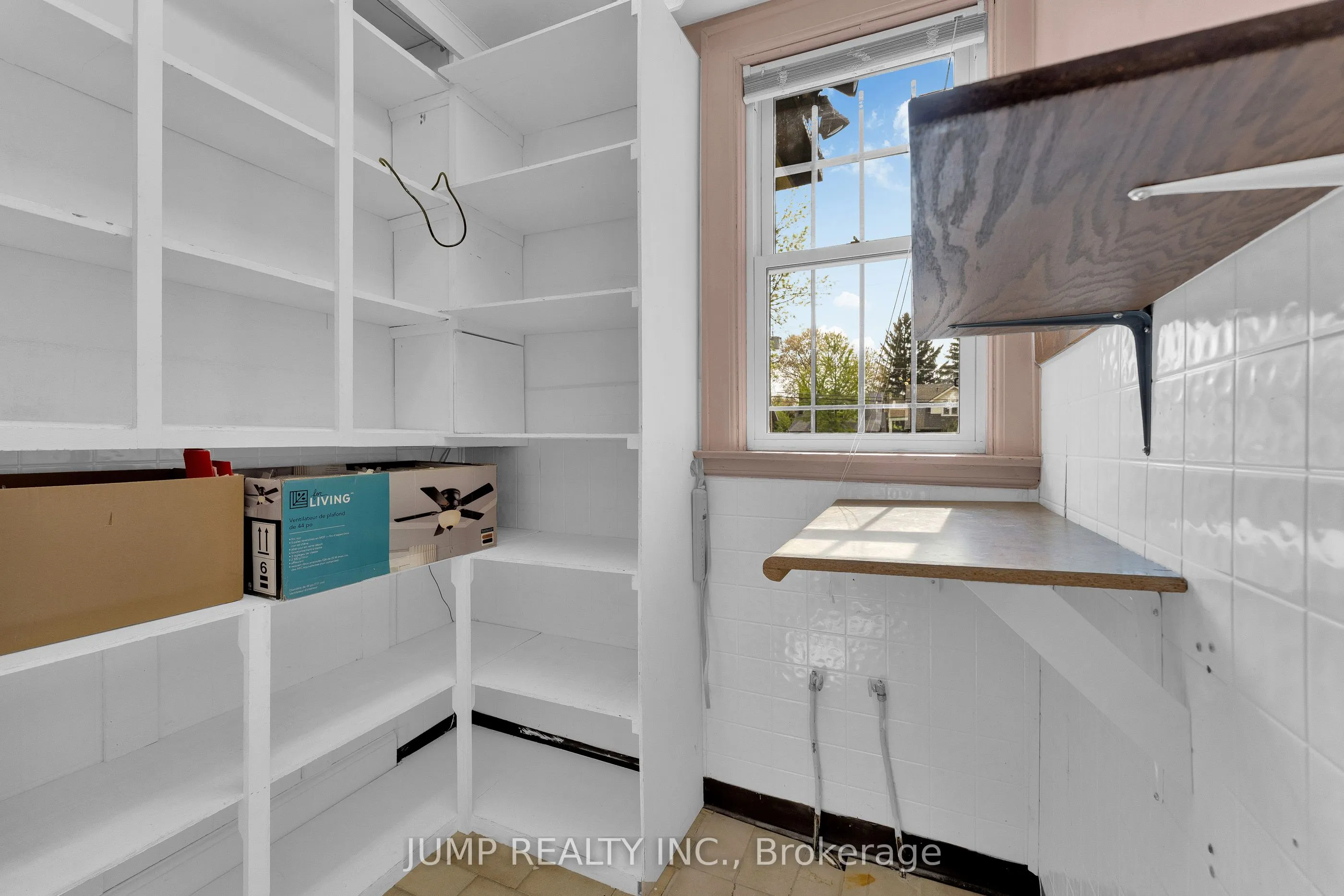 1451 Ouellette Avenue W