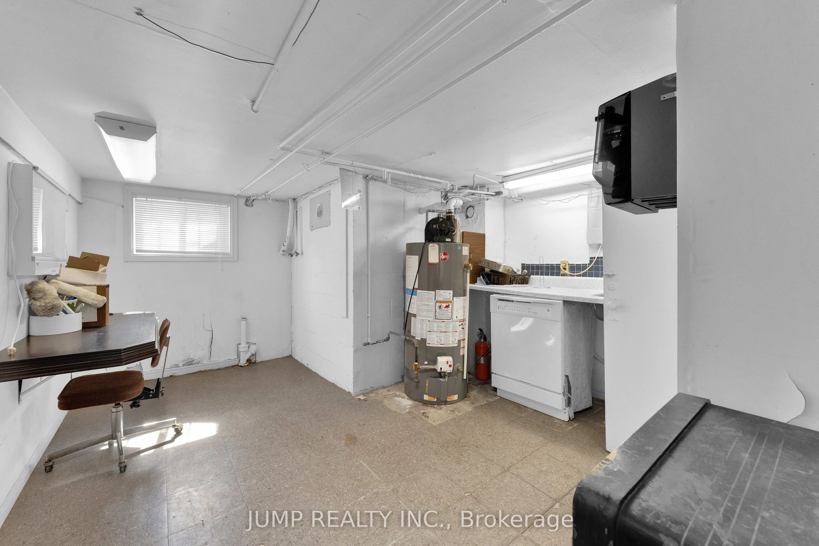 1451 Ouellette Avenue W