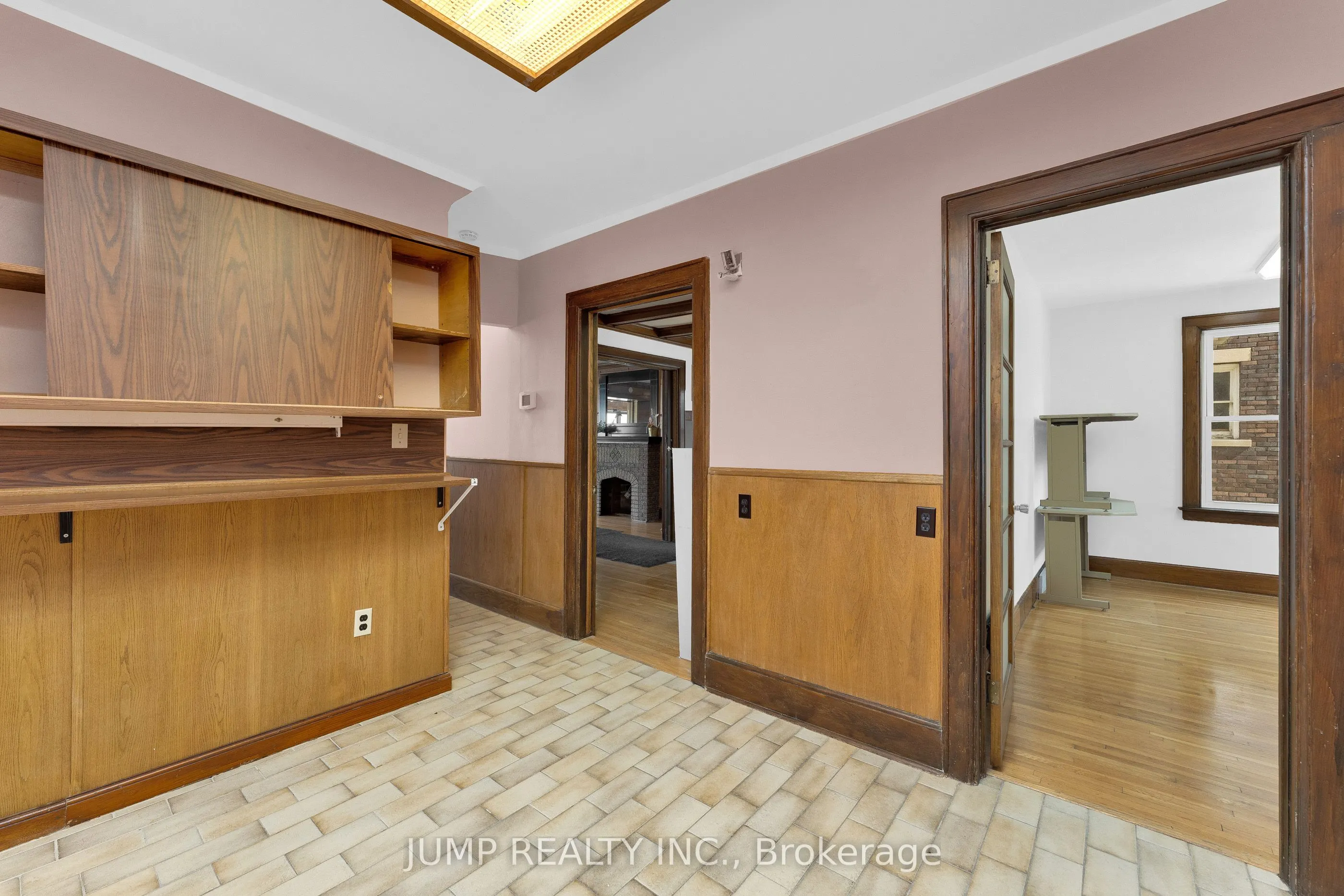 1451 Ouellette Avenue W