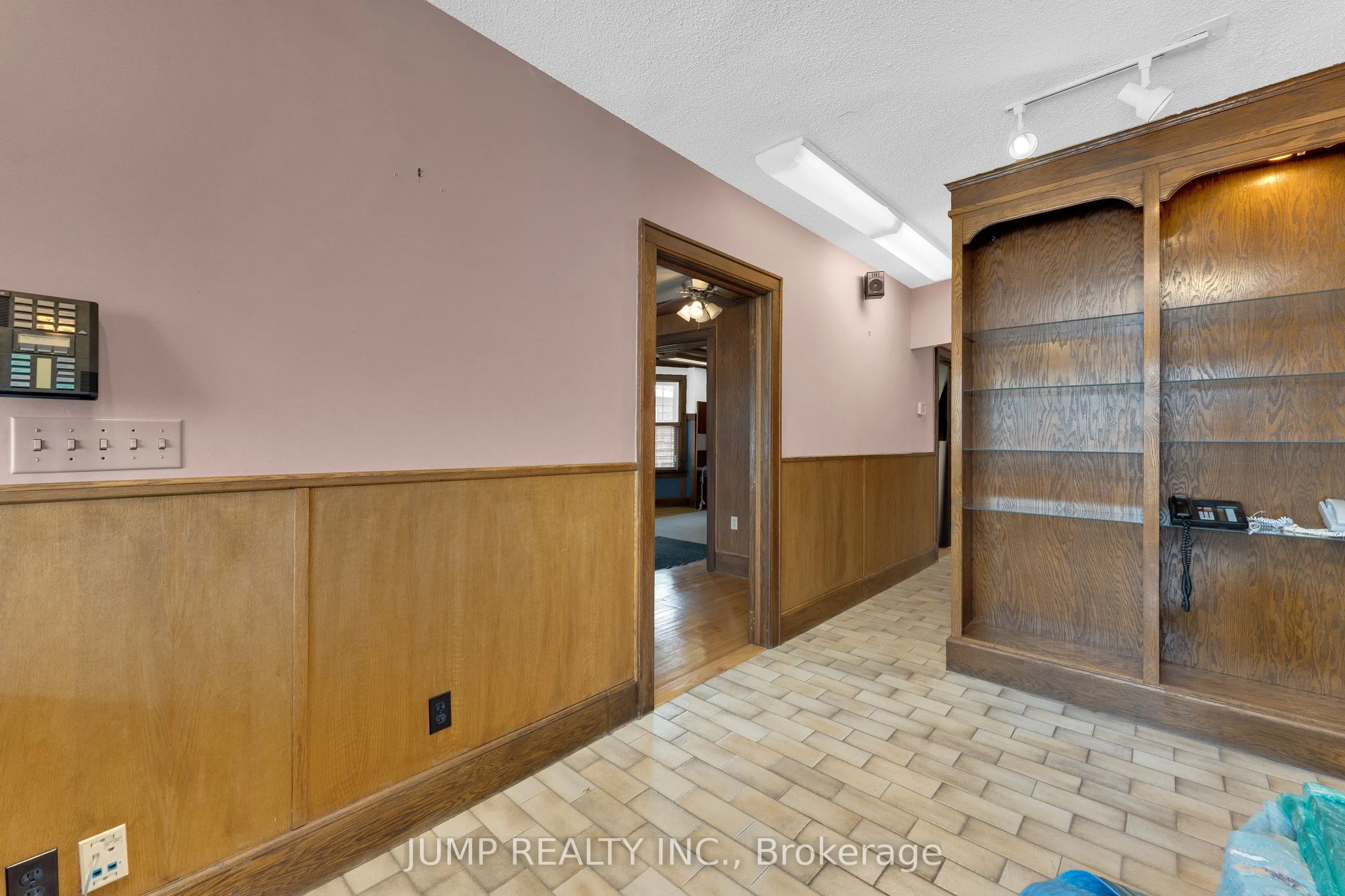 1451 Ouellette Avenue W