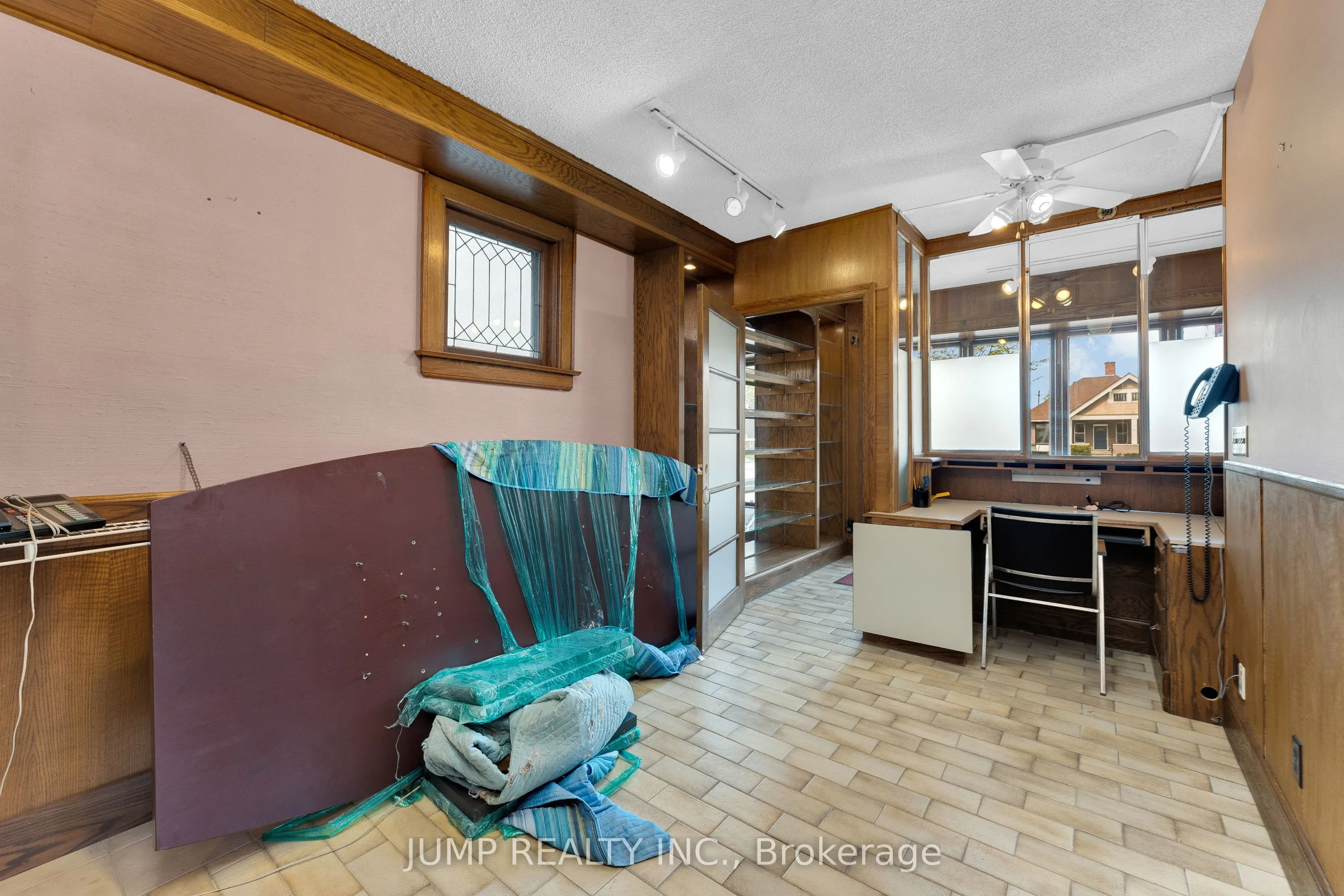 1451 Ouellette Avenue W