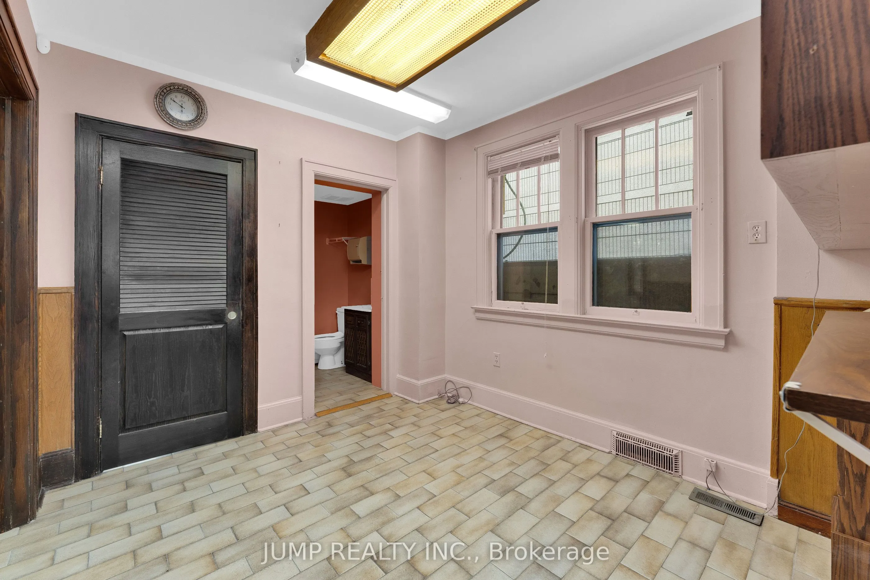 1451 Ouellette Avenue W
