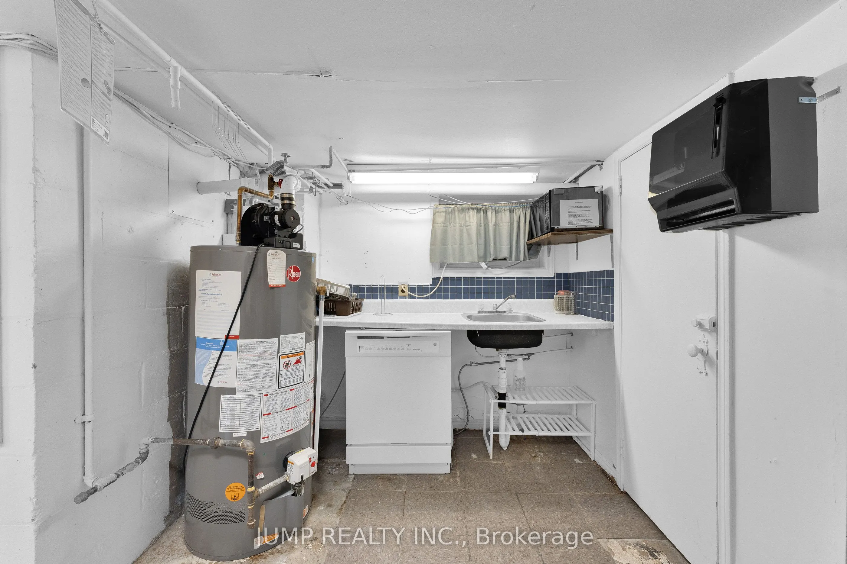 1451 Ouellette Avenue W