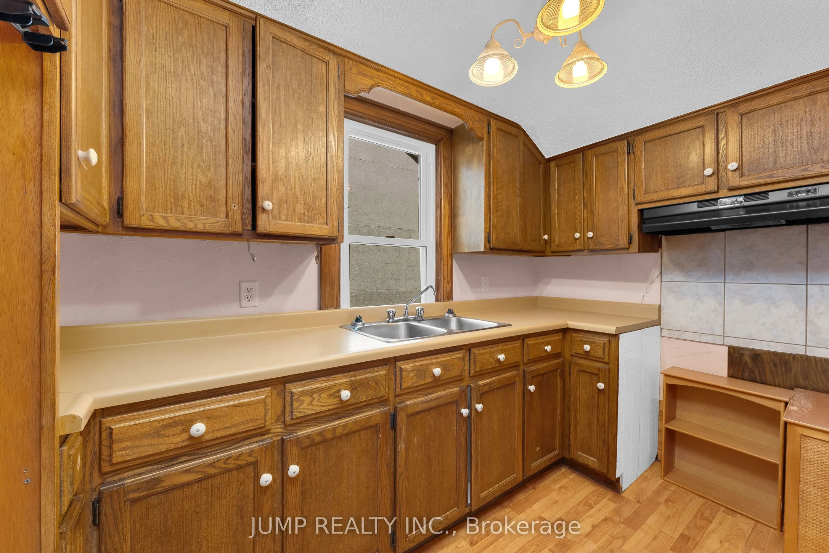 1451 Ouellette Avenue W