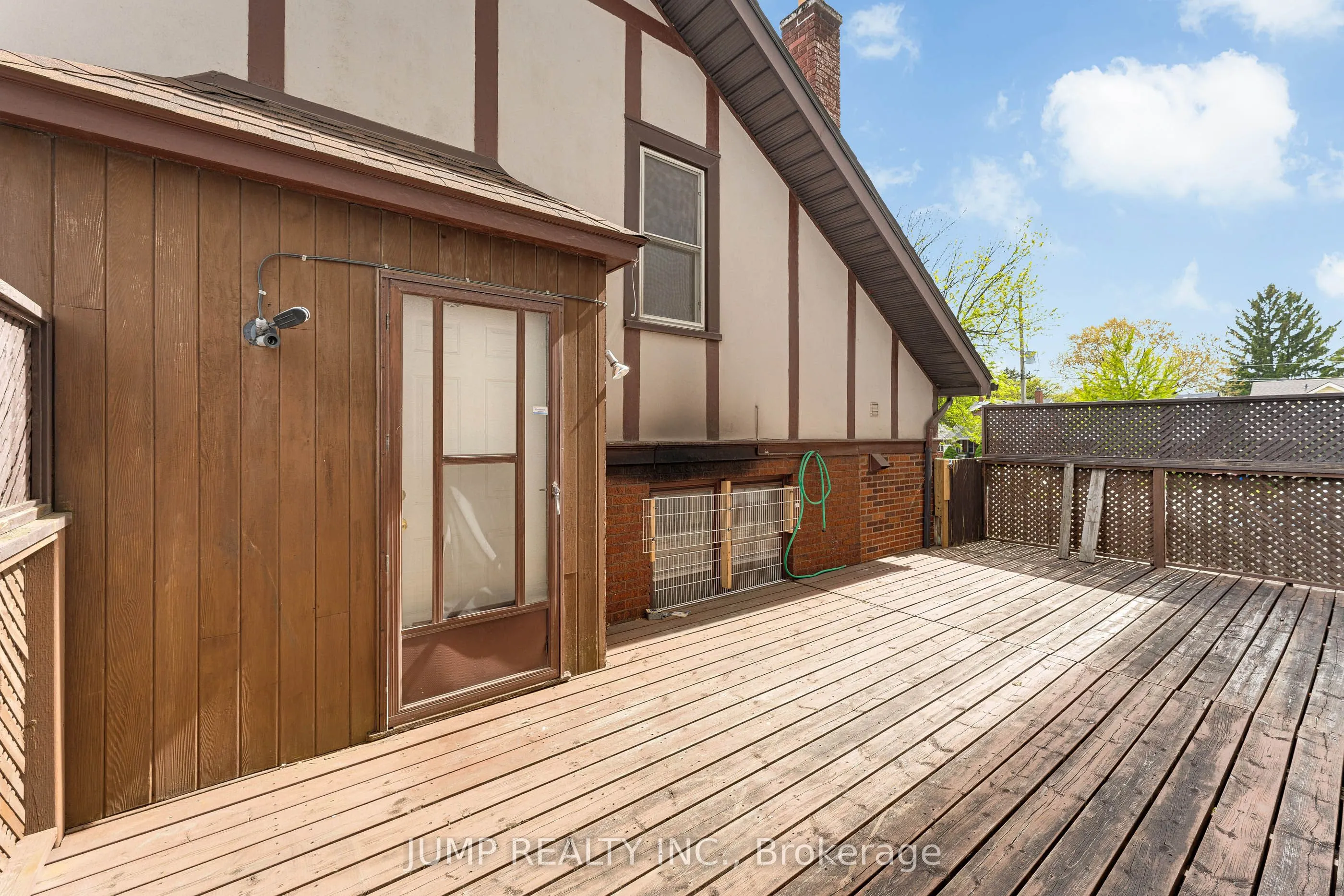 1451 Ouellette Avenue W