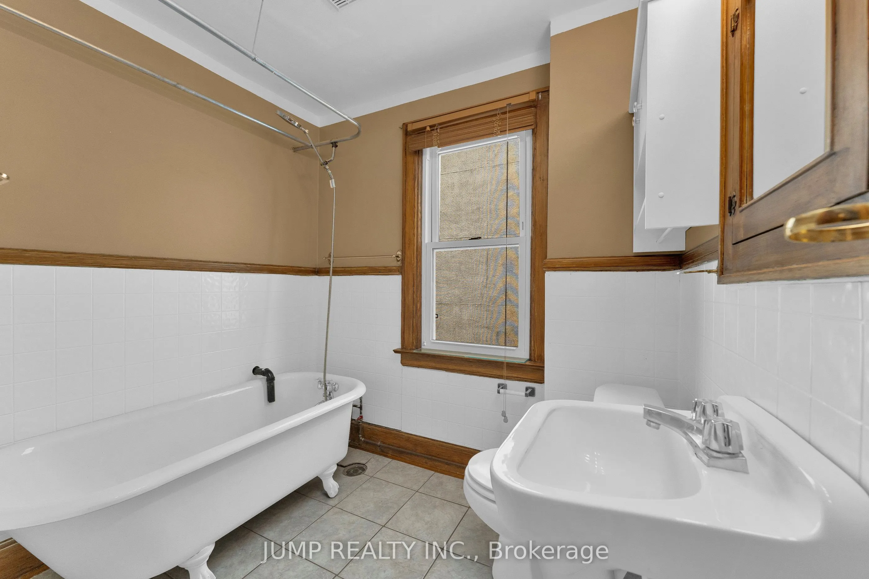 1451 Ouellette Avenue W