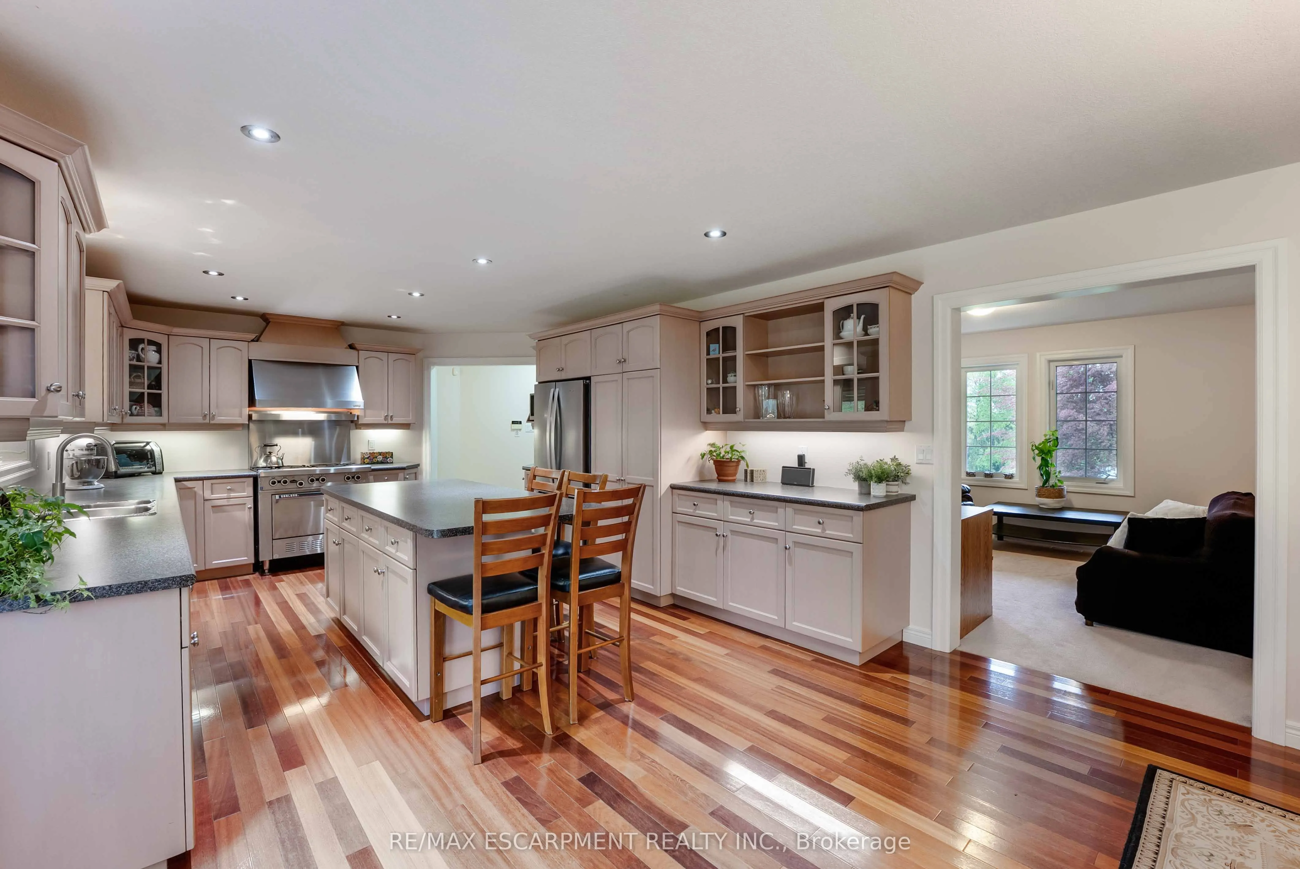 86 Ridge Road E