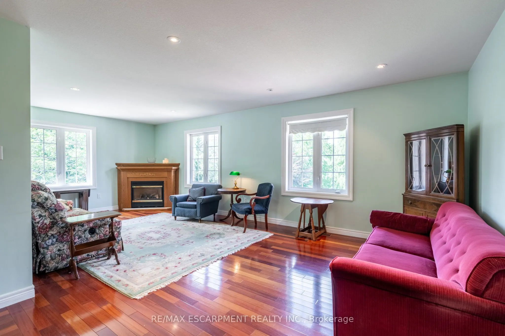 86 Ridge Road E