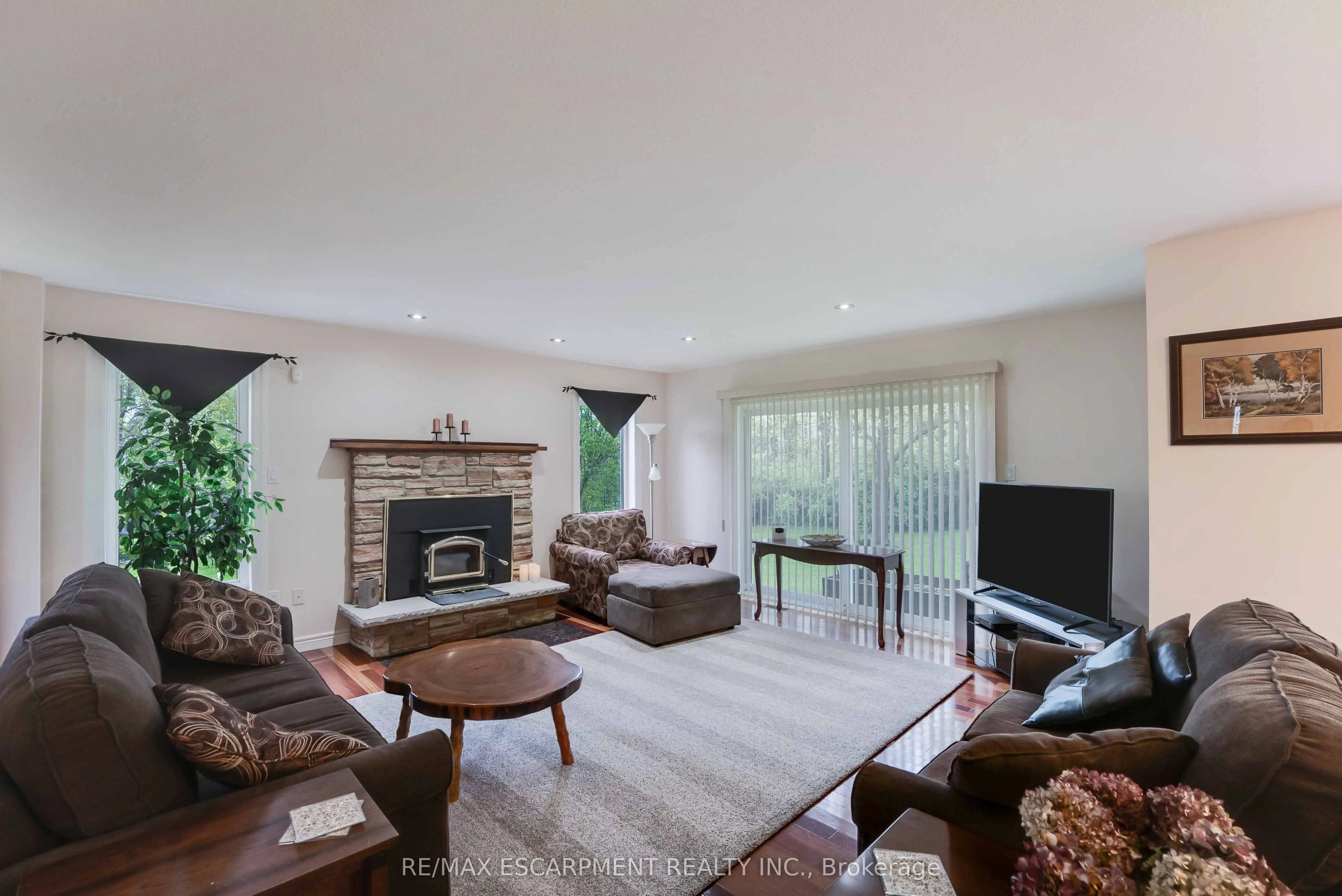 86 Ridge Road E