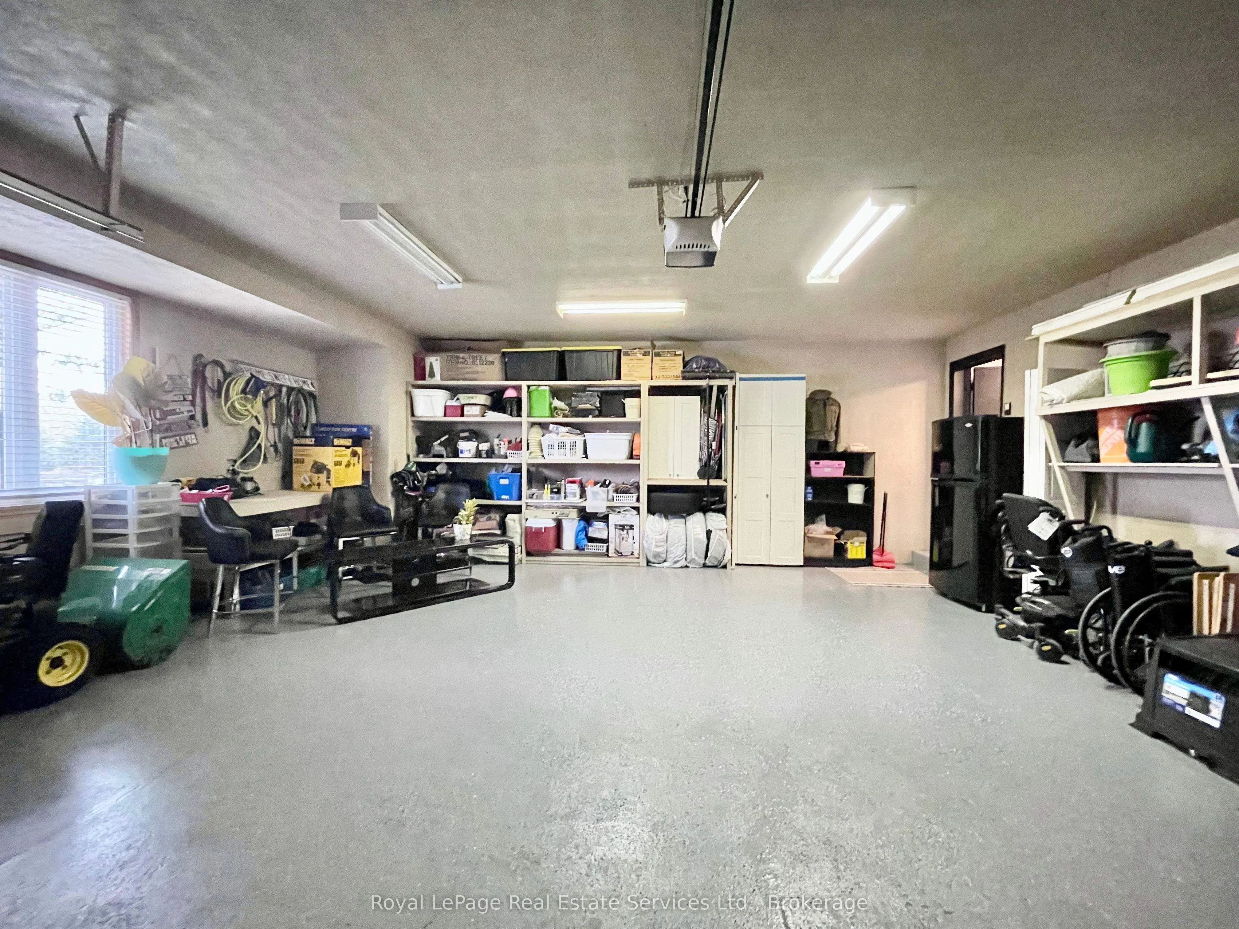 184 Dundas Street E