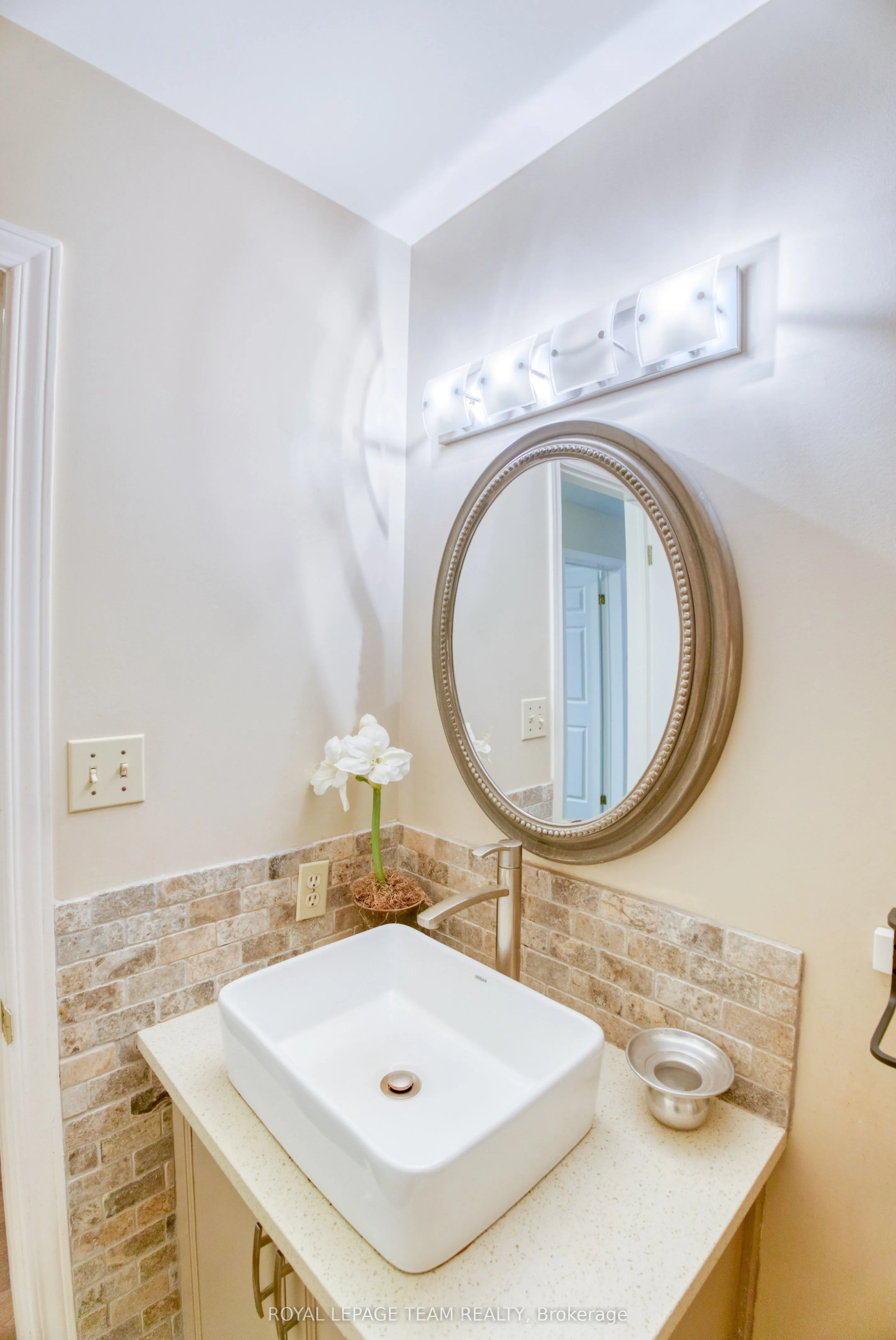 27 Sherk Crescent