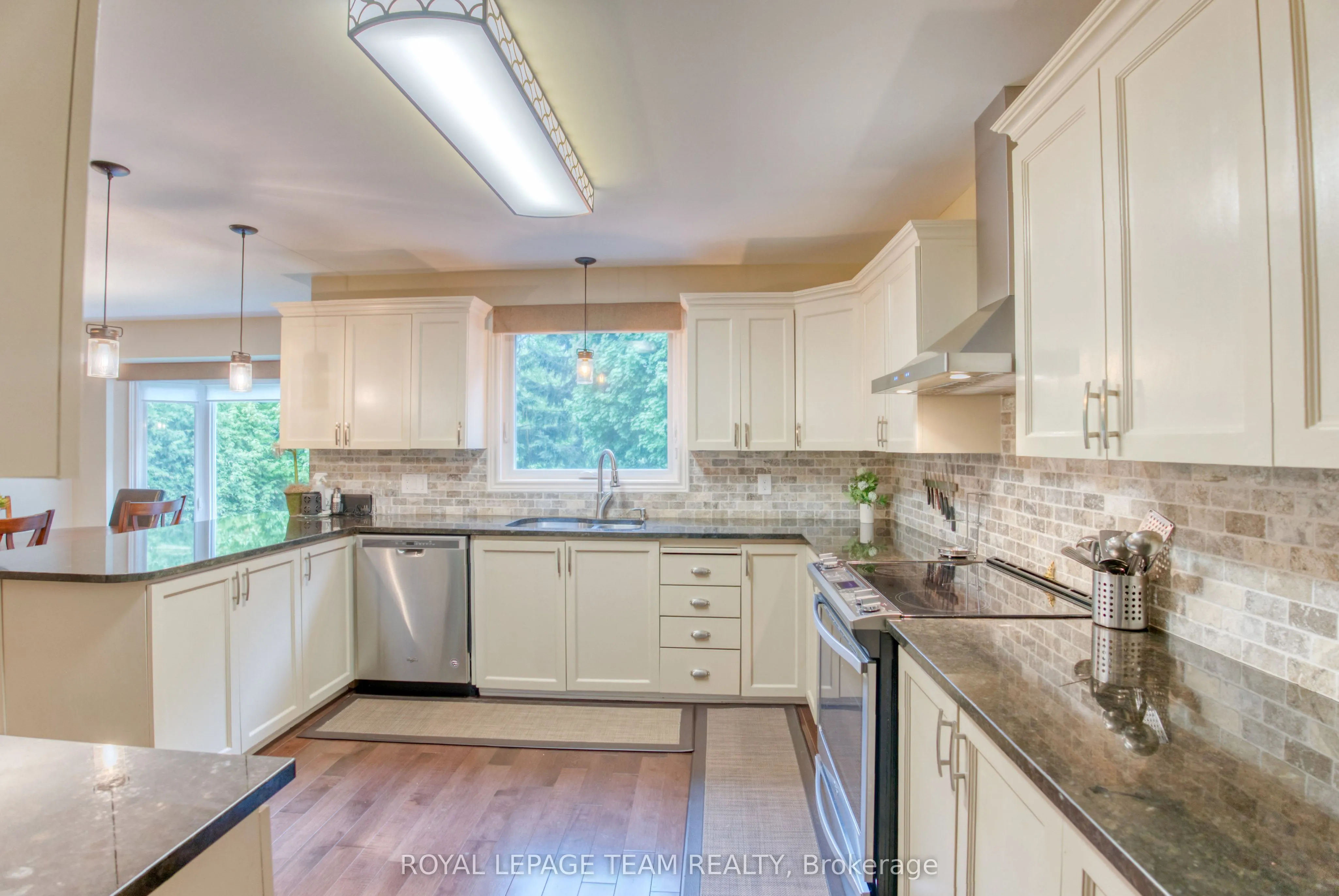 27 Sherk Crescent