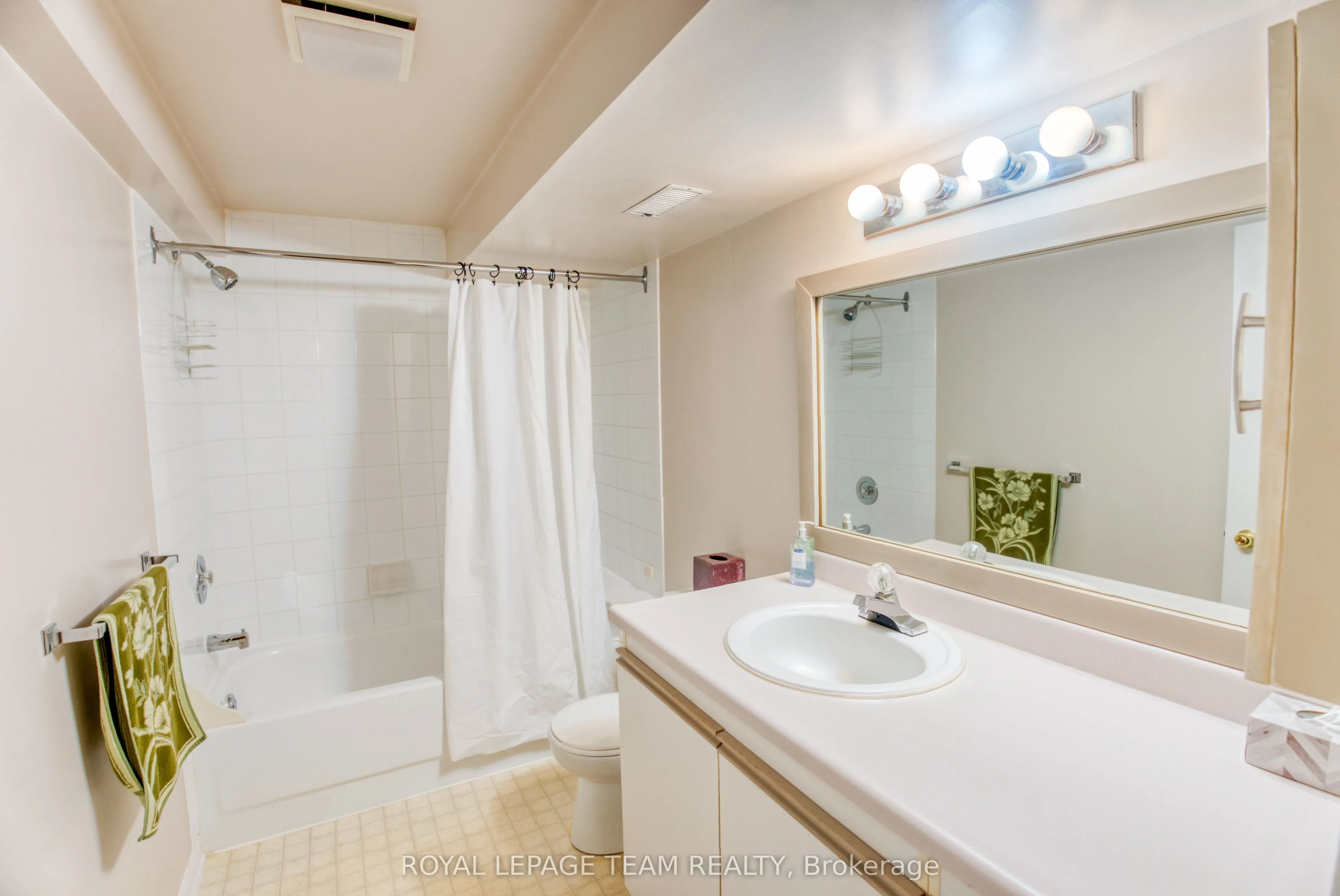 27 Sherk Crescent